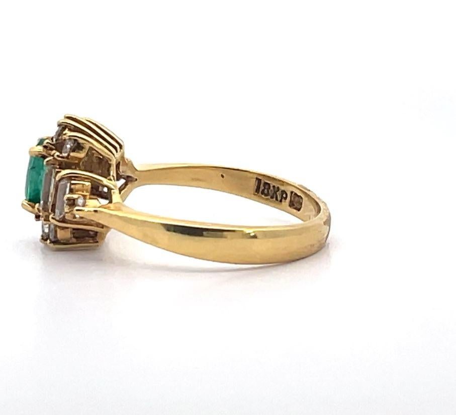 Vintage Oval 0.56 Ct Emerald Ring 18K Yellow Gold with Baguette & Round Diamonds For Sale 2