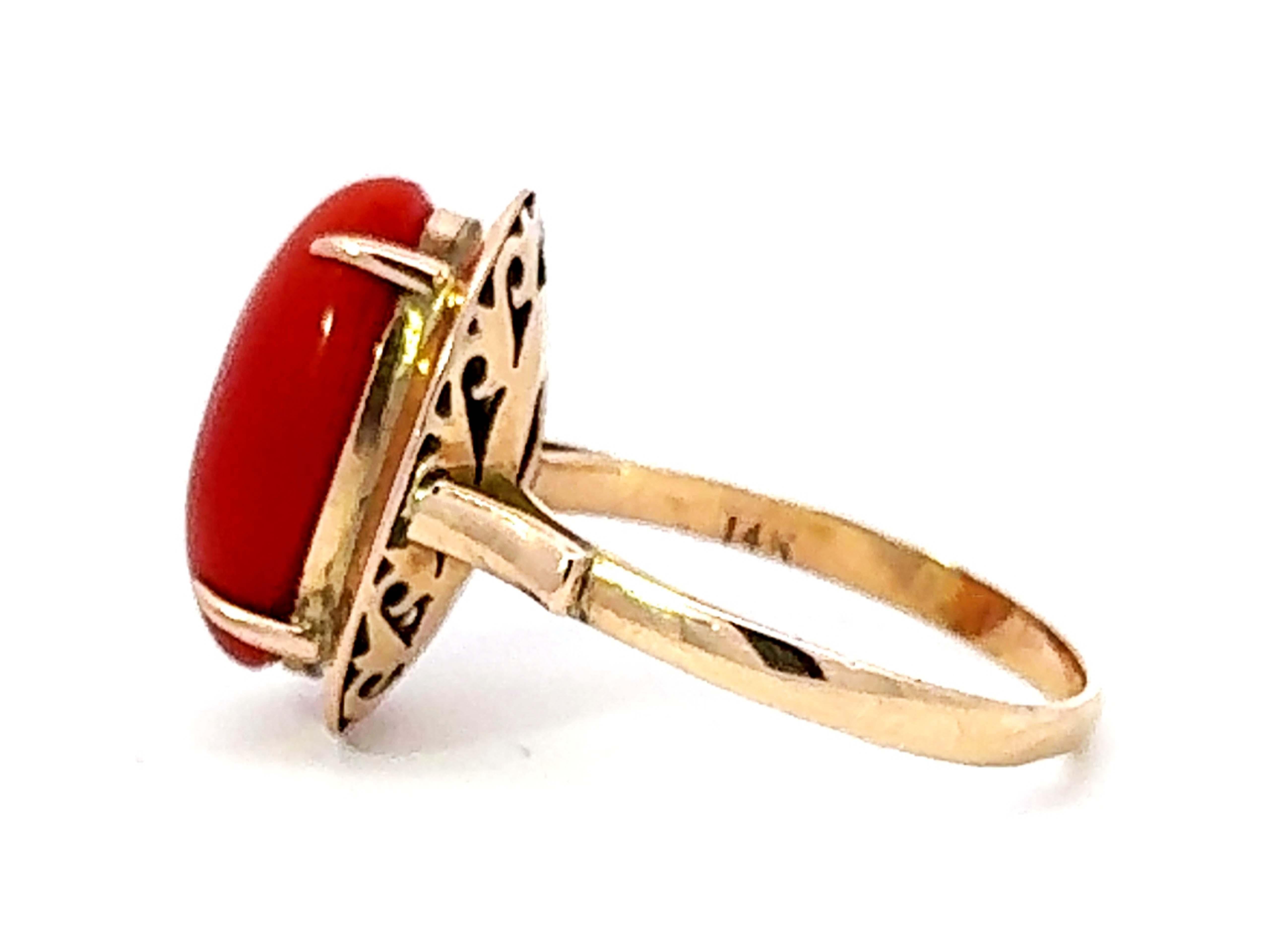 Women's Vintage Oval Aka Coral Ring 14k Yellow Gold For Sale
