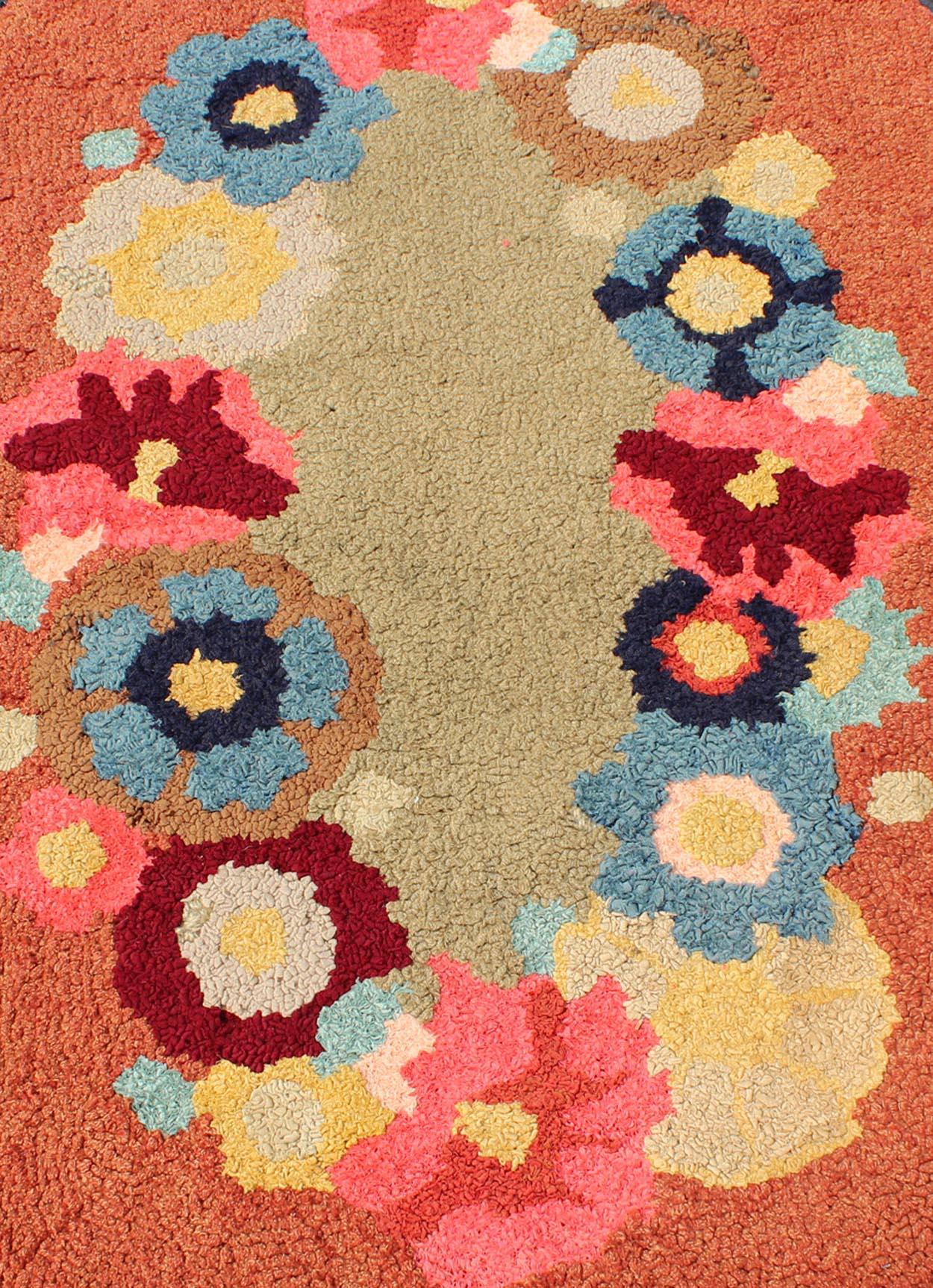 Ovaler amerikanischer Vintage-Teppich mit Kapuze und großem Blumenmuster (Handgewebt) im Angebot