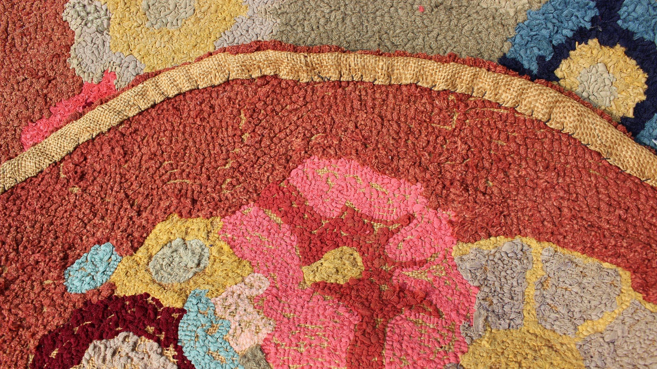 Vintage Oval American Hooked Rug with Large Flower Design In Excellent Condition For Sale In Atlanta, GA