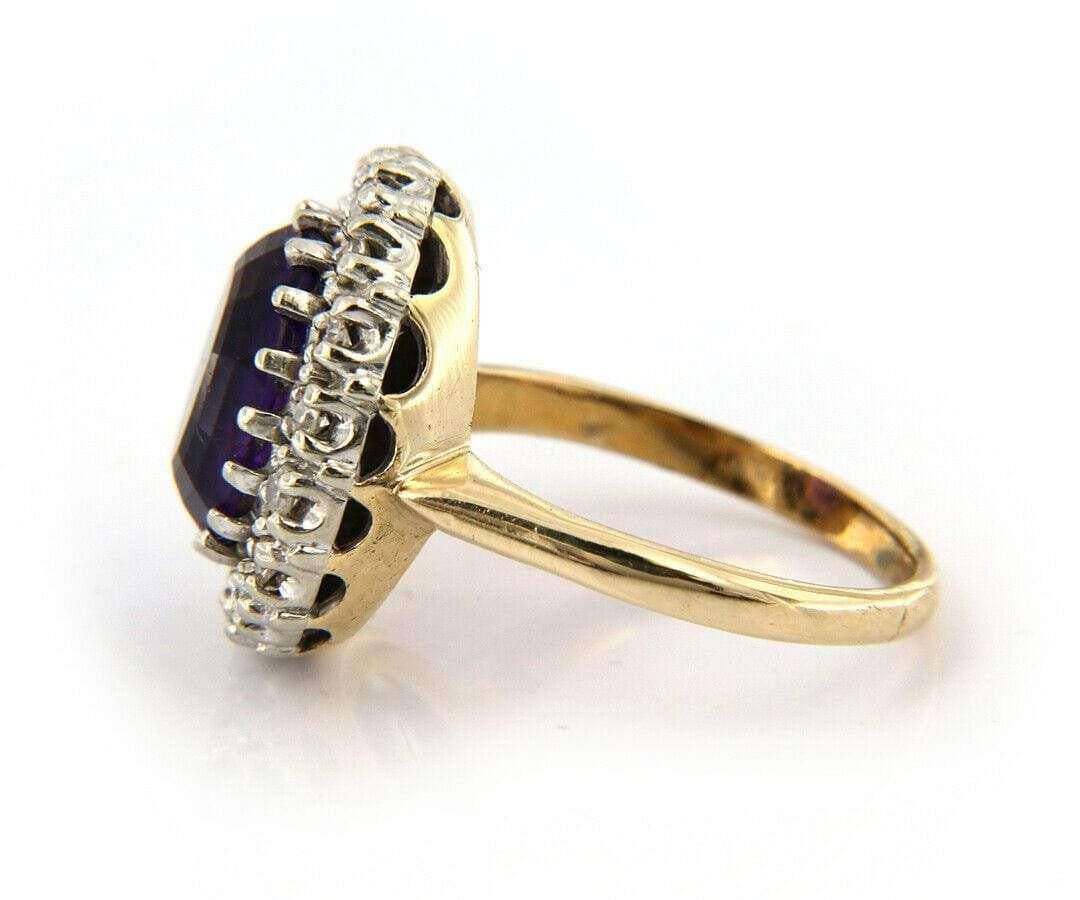 Vintage Oval Amethyst and Diamond Halo Ring in 14K Yellow Gold In Excellent Condition For Sale In Vienna, VA