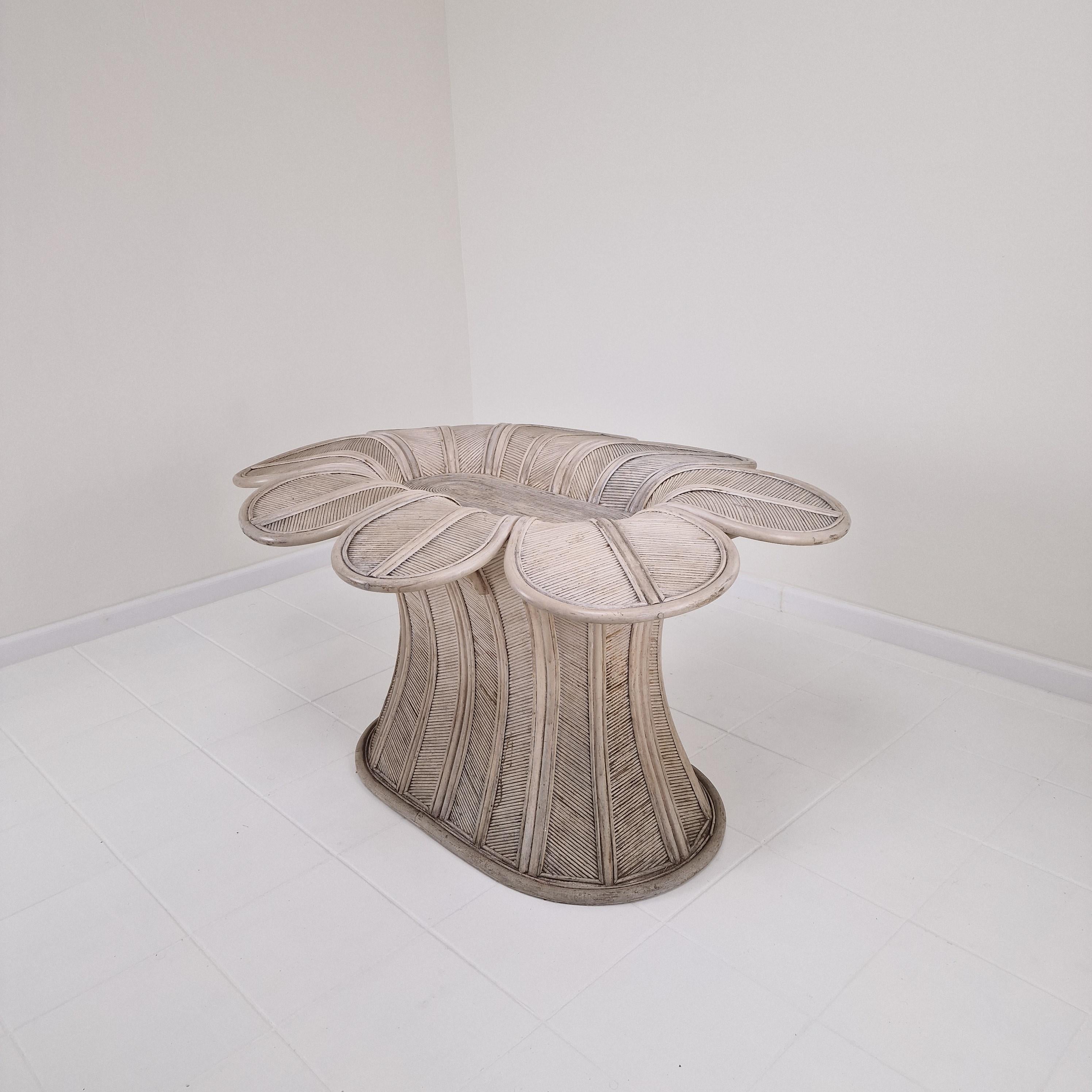 Français Base de table de salle à manger ovale vintage en bambou et rotin, France années 1980 en vente