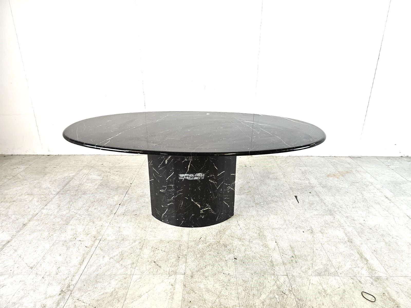 Vintage oval black marble dining table, 1970s In Good Condition For Sale In HEVERLEE, BE