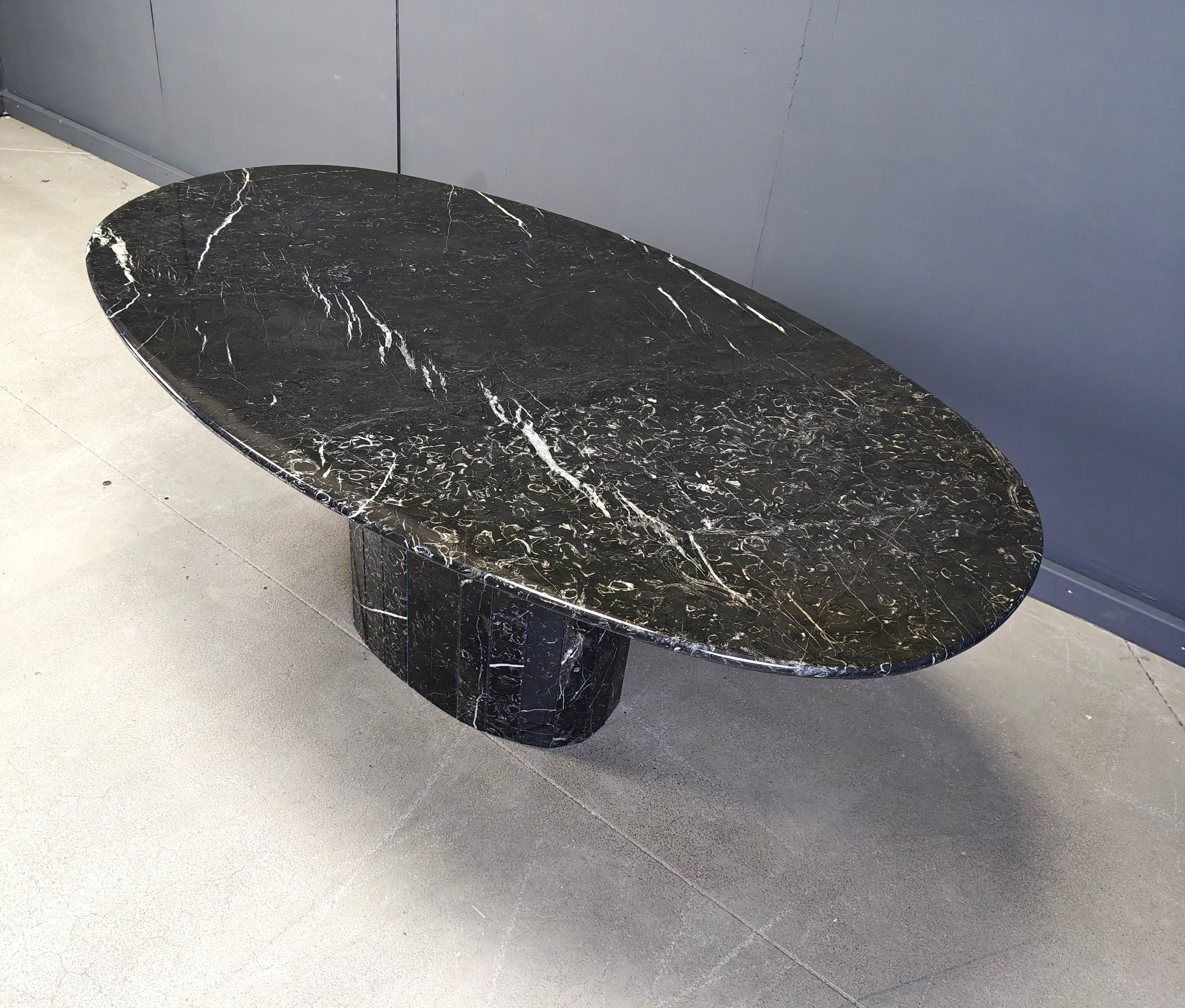 Vintage oval black marble dining table, 1970s For Sale 2