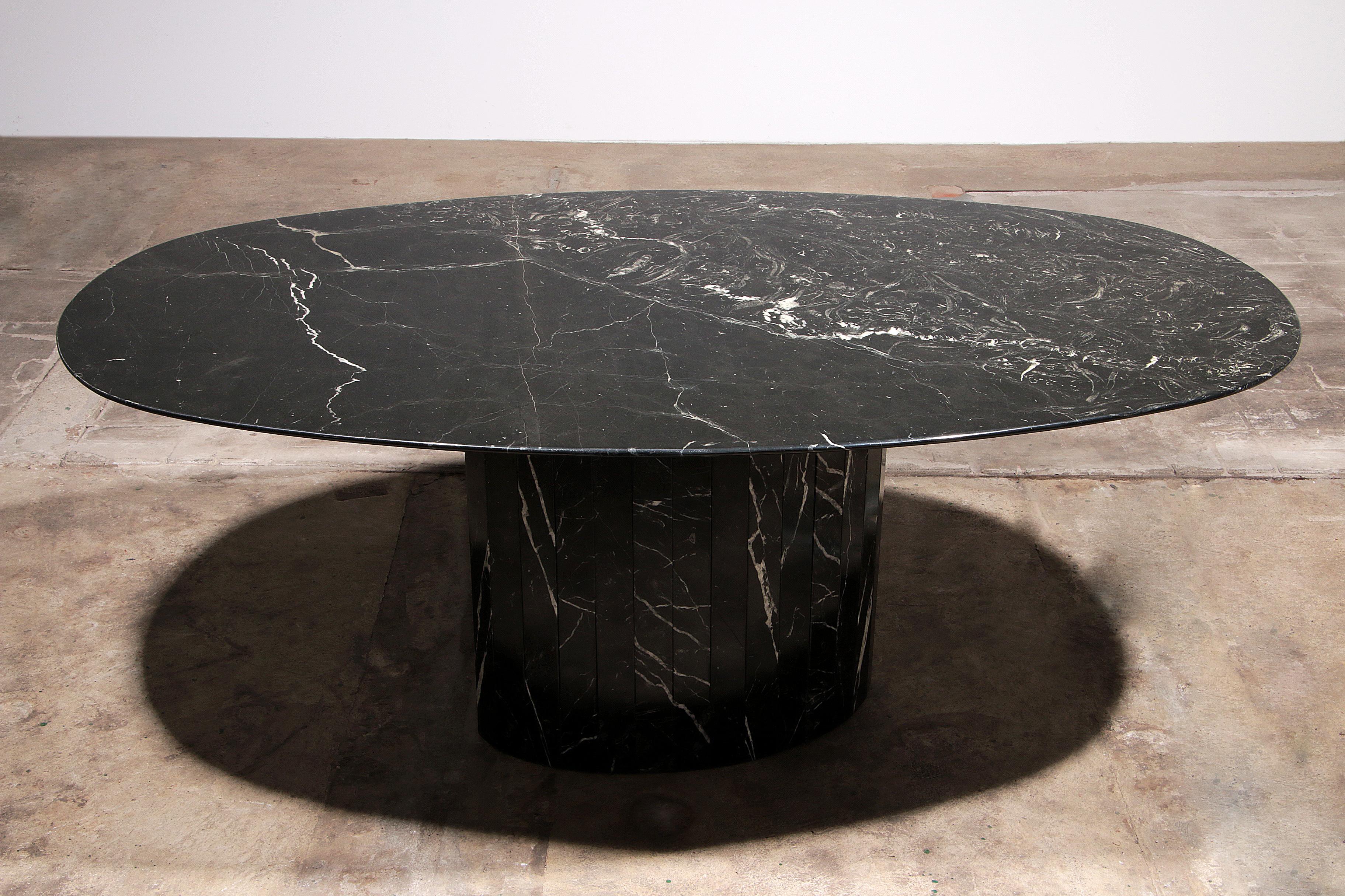 Mid-Century Modern Vintage Oval Black Marble Dining Table, 1970s Italian Design