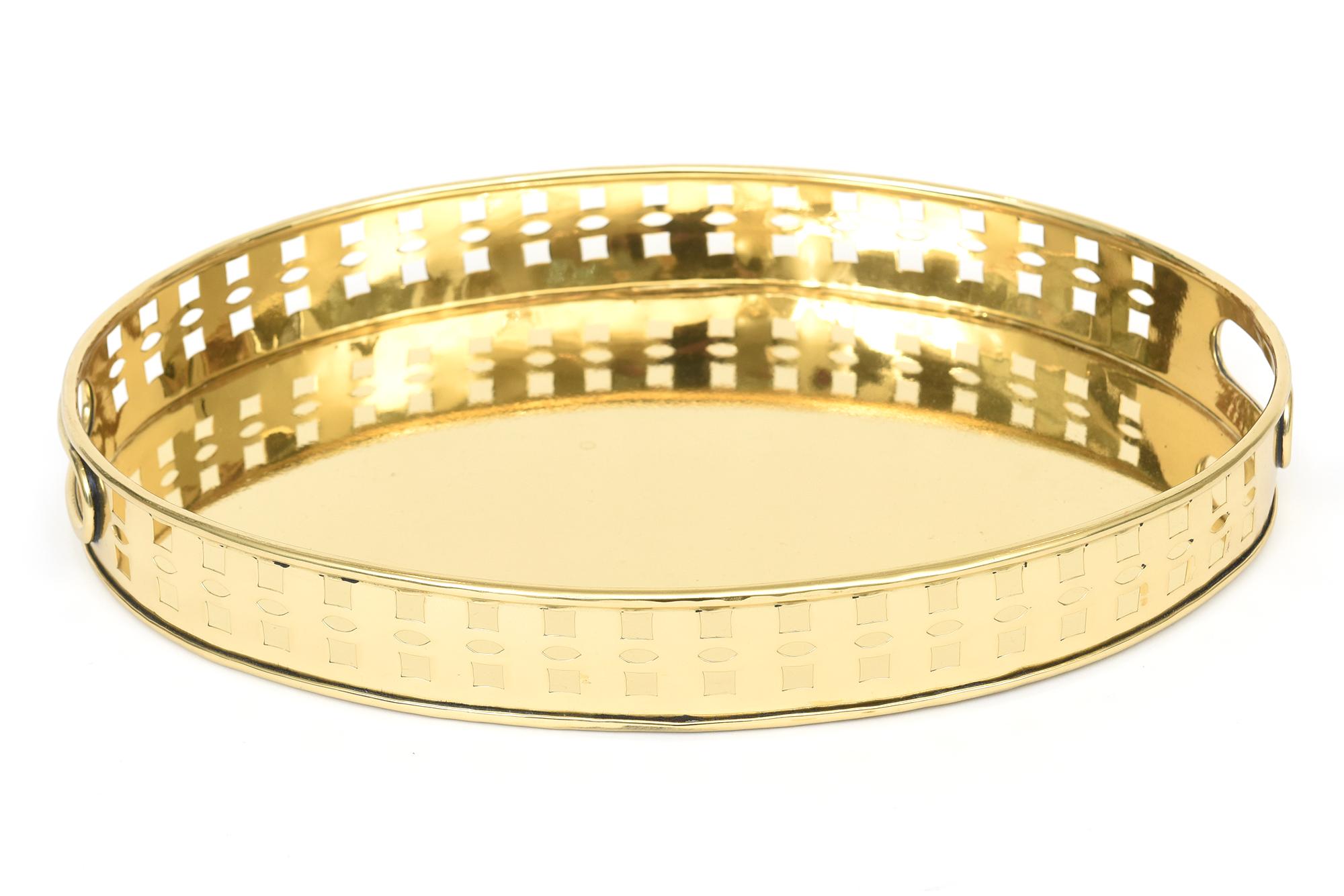 Vintage Oval Messing Tablett mit quadratischen Cut Out Designs und Griffe Barware im Angebot 5