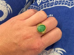Anello vintage di giada verde ovale cabochon in oro giallo 18k