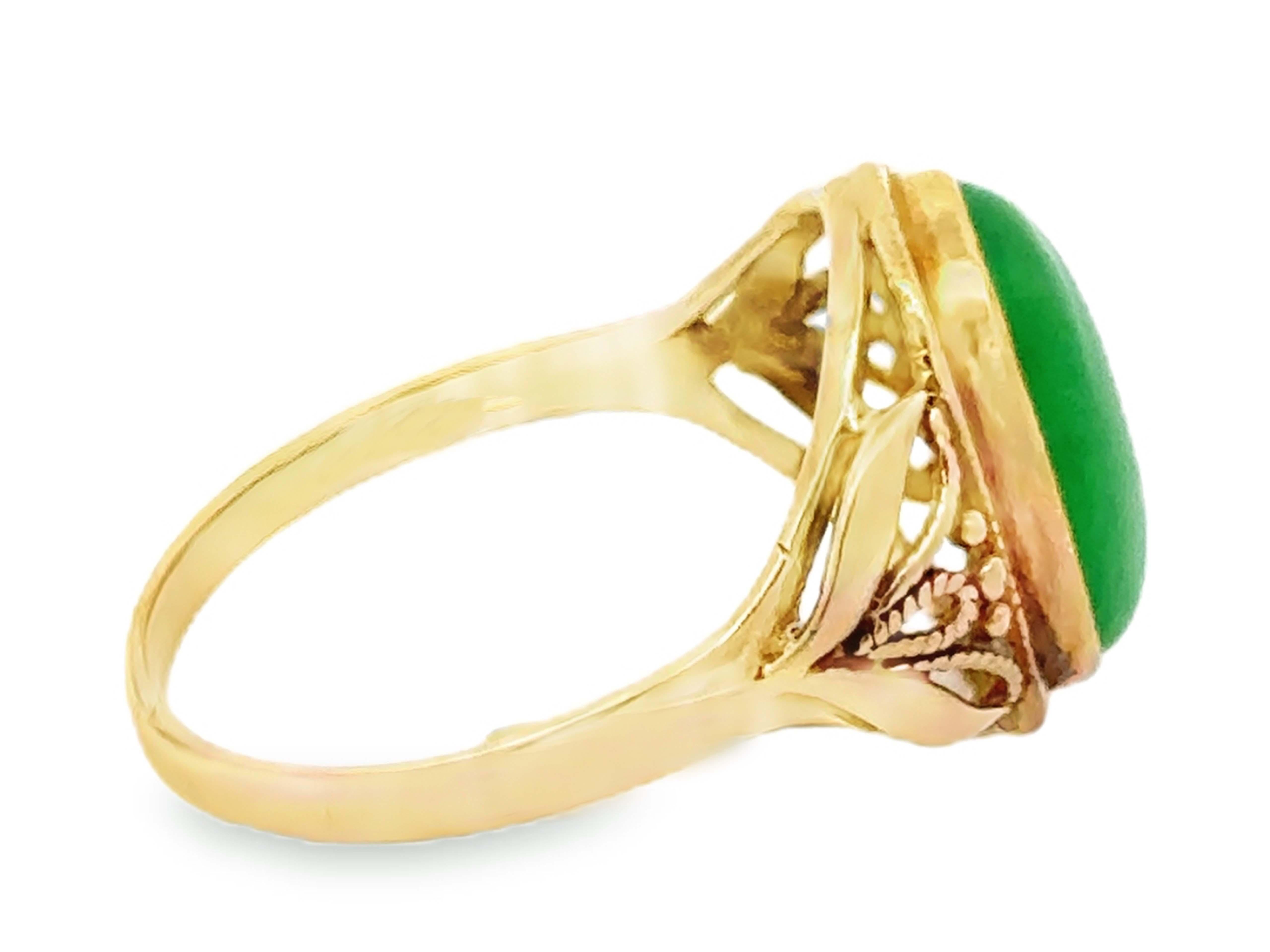 Ovaler Cabochon-Ring aus grüner Jade, 18 Karat Gelbgold, Vintage für Damen oder Herren im Angebot
