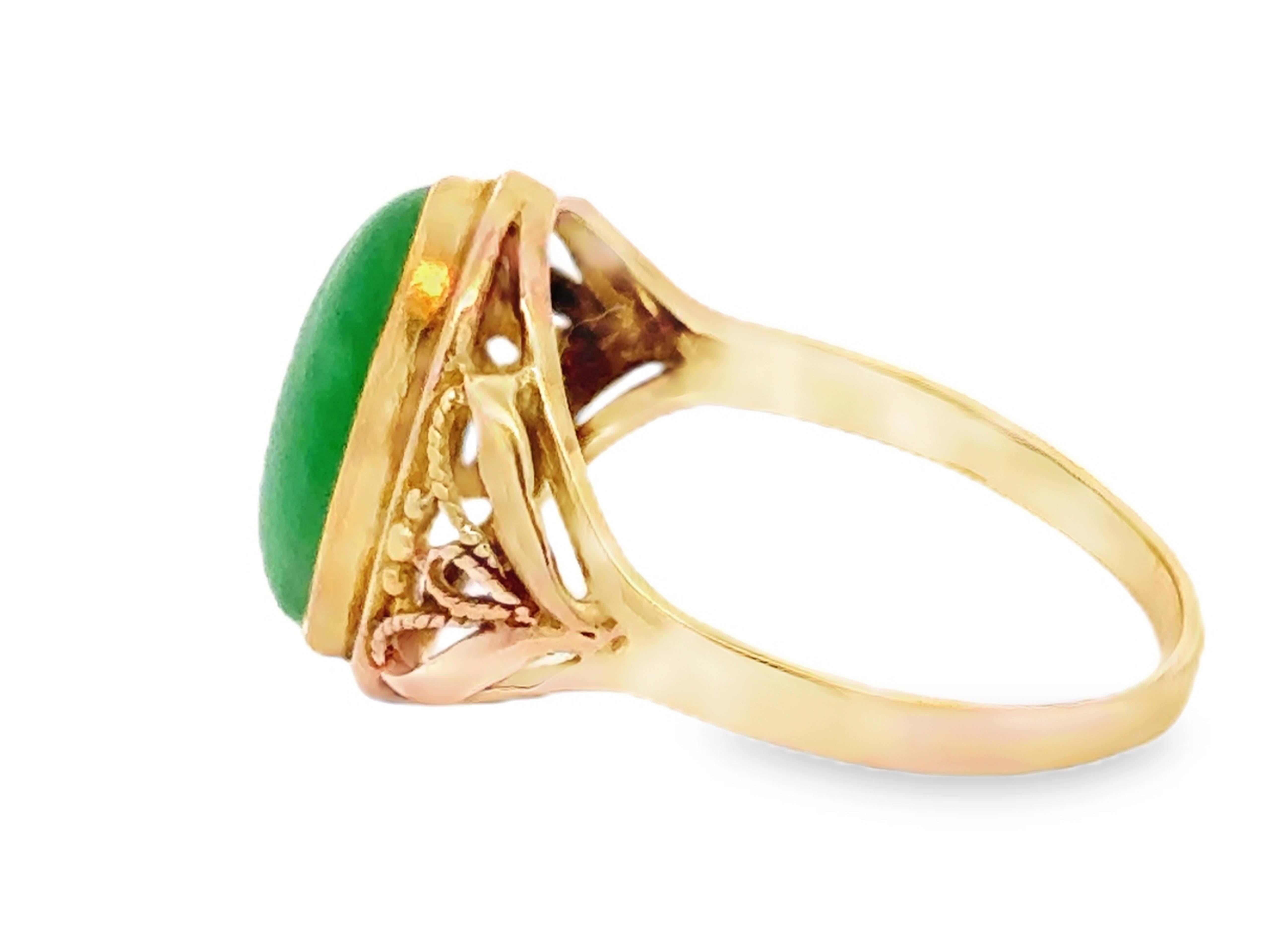 Ovaler Cabochon-Ring aus grüner Jade, 18 Karat Gelbgold, Vintage im Angebot 1