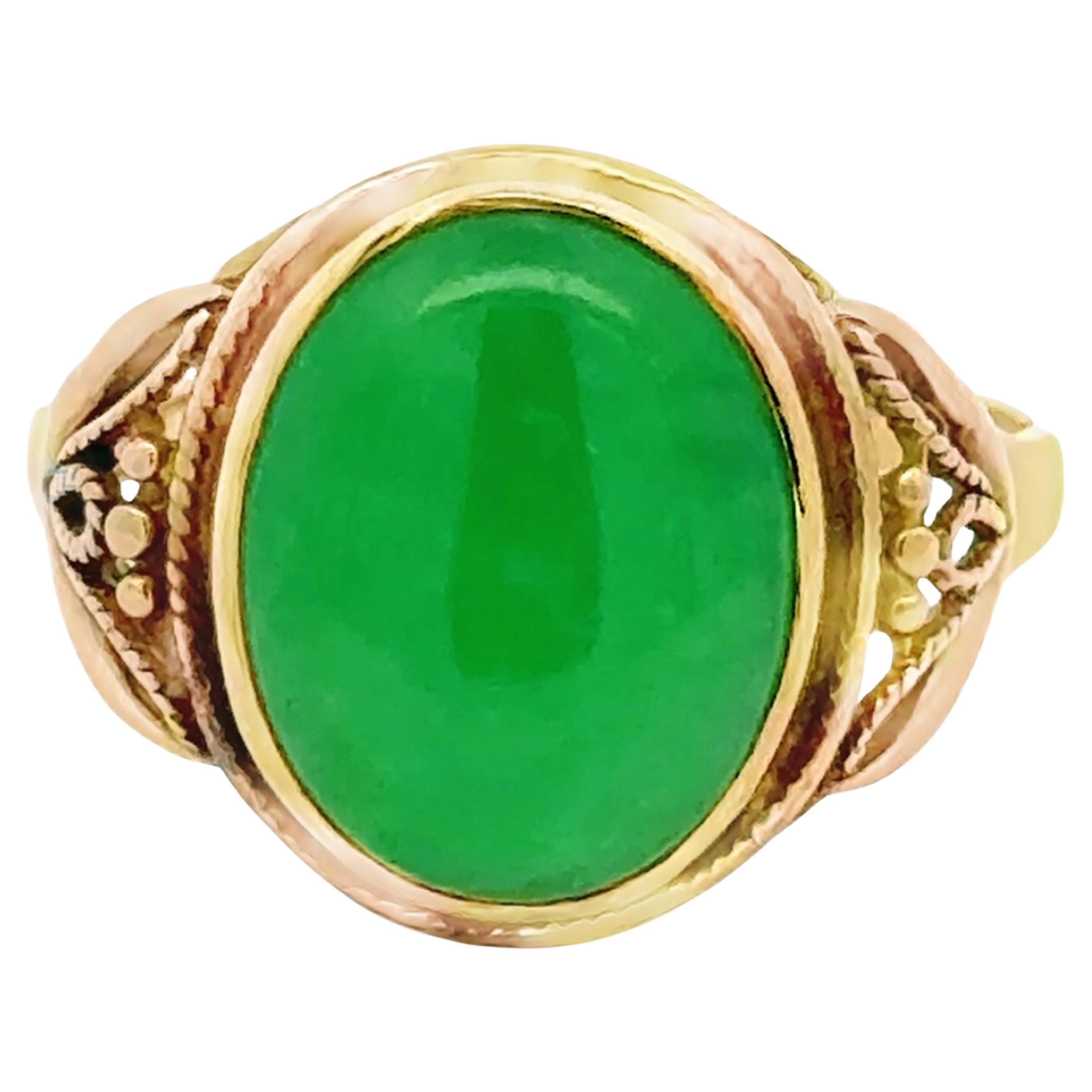 Ovaler Cabochon-Ring aus grüner Jade, 18 Karat Gelbgold, Vintage