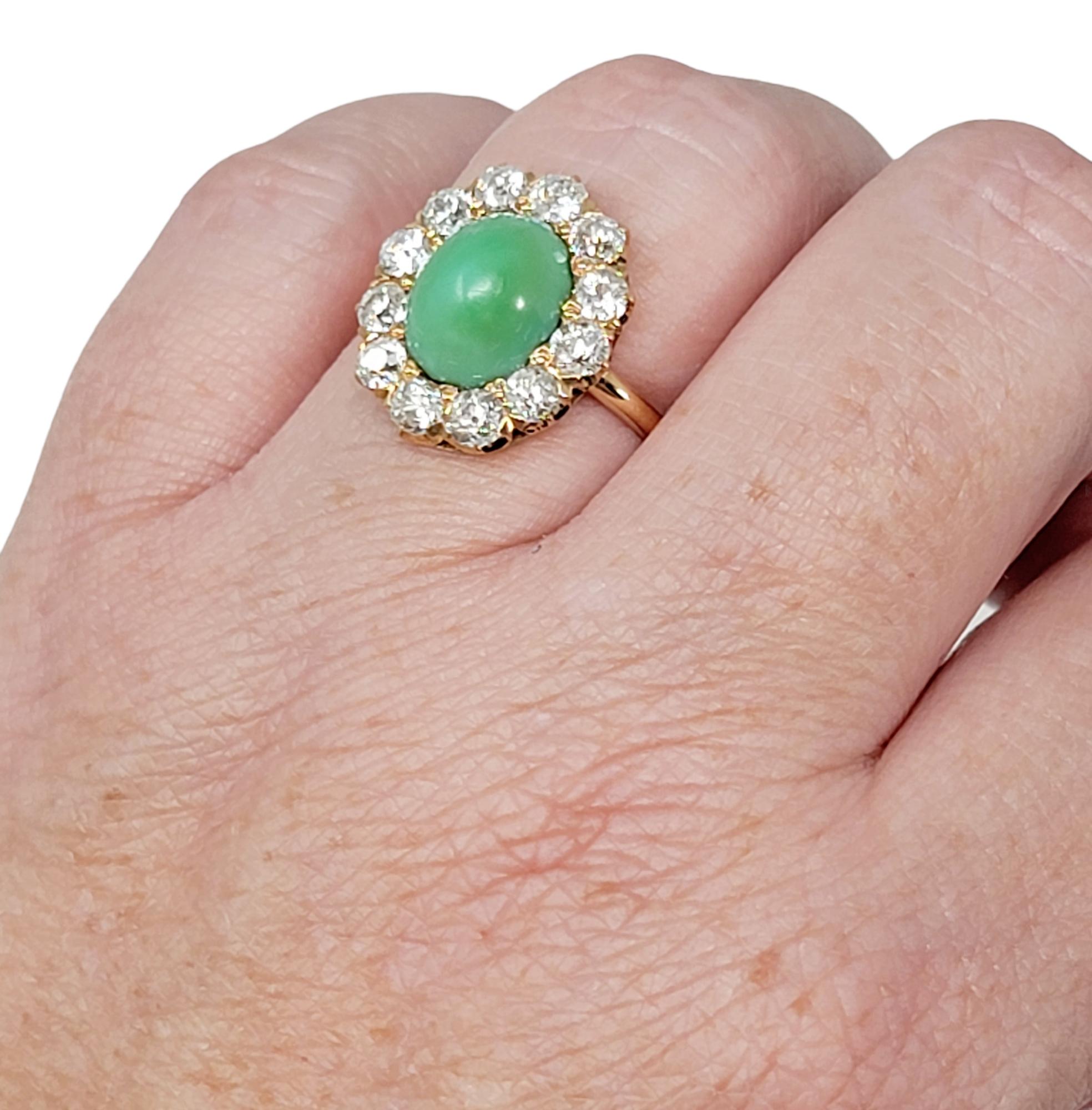 Bague cocktail vintage en or rose avec cabochon ovale, turquoise verte et halo de diamants Bon état - En vente à Scottsdale, AZ
