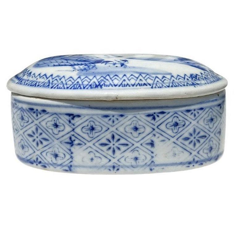 Céramique Vieux plat à bijoux ovale en céramique Chinoiserie bleu et blanc avec couvercle en vente