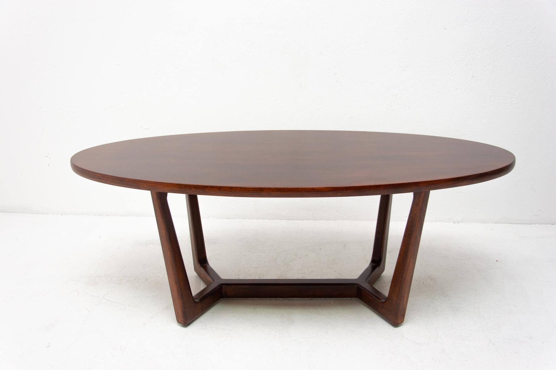 Vintage Oval Coffee Table, Czechoslovakia, 1970s In Excellent Condition In Prague 8, CZ