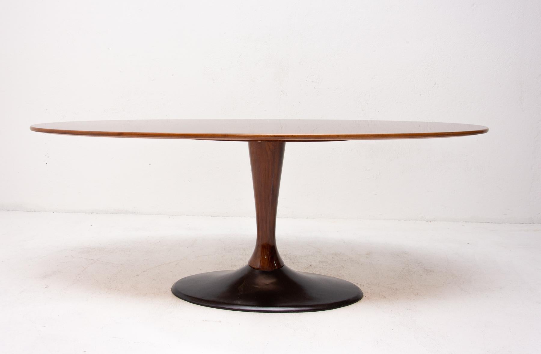 Vintage Oval Coffee Table from Czechoslovakia, 1970s In Excellent Condition In Prague 8, CZ