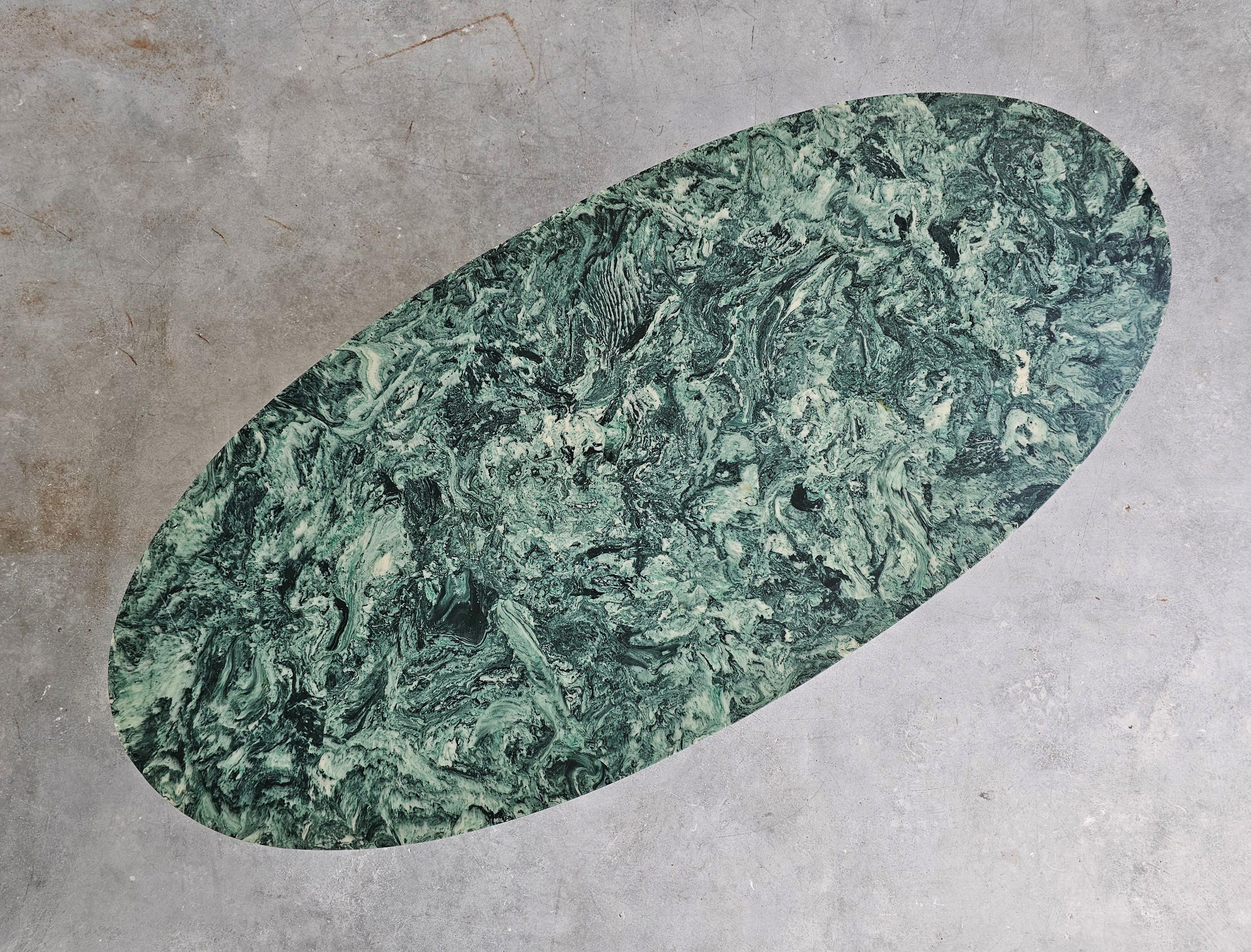 Mesa de centro ovalada vintage al estilo de Florence Knoll con tablero verde en venta 3