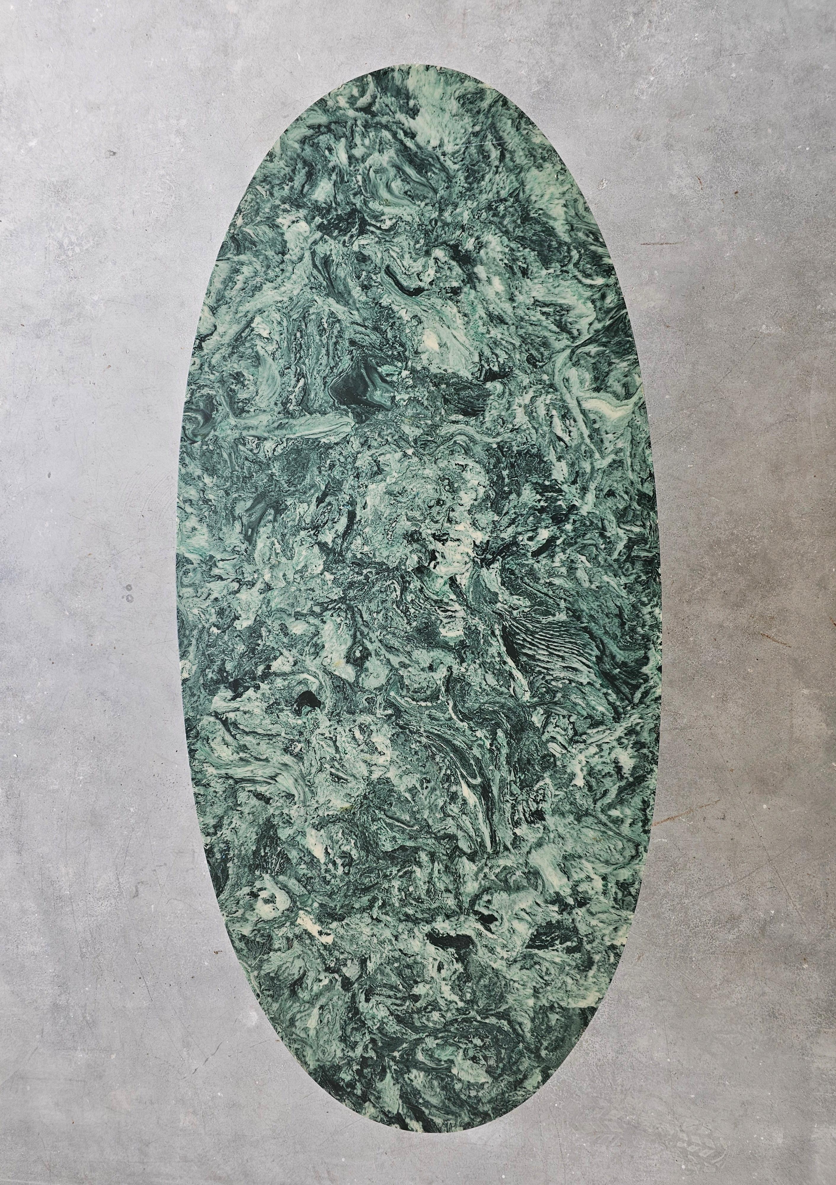 Mesa de centro ovalada vintage al estilo de Florence Knoll con tablero verde en Bueno estado para la venta en Beograd, RS