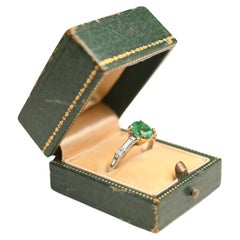 Bague de cocktail vintage en platine, émeraude ovale (environ 1,20 carats) et diamant