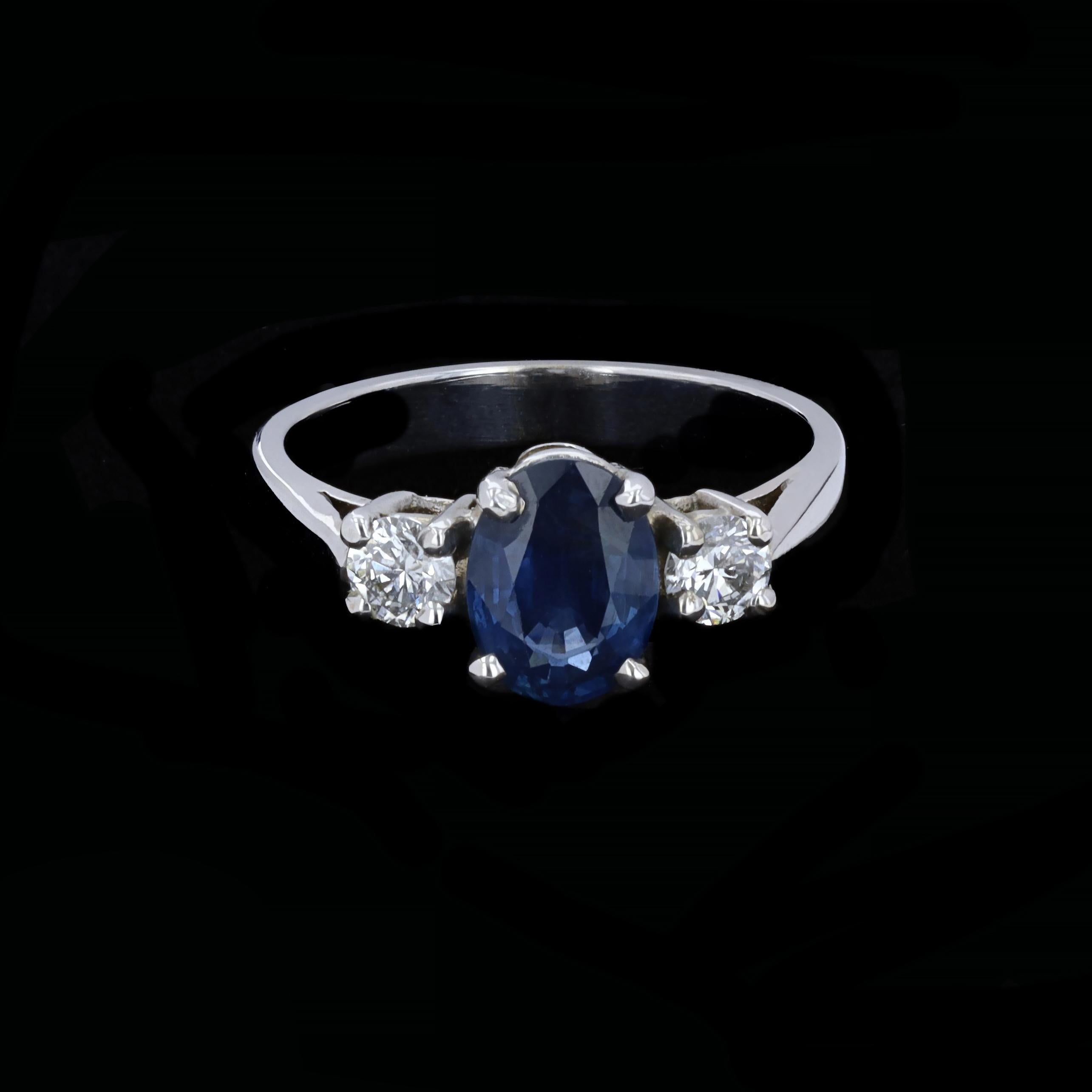 Vintage Oval Cut Sapphire and Diamond Ring In Excellent Condition In NEW ORLEANS, LA