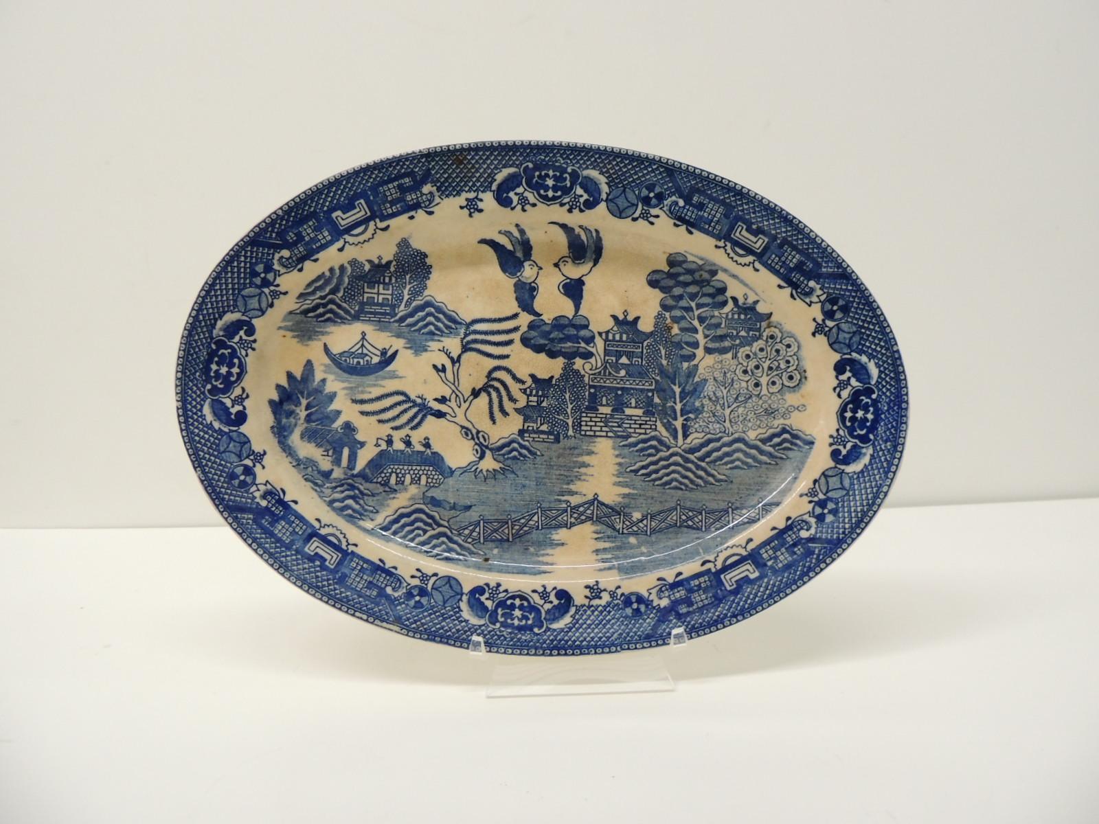 Vintage oval decorative small platter with blue and white Willow pattern
Stamped: House of Blue Willow, Japan
Size: 12.5
