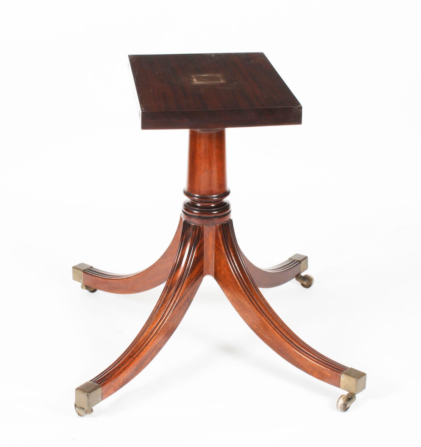 20ième siècle Table de salle à manger ovale et 6 chaises de William Tillman 20ème siècle en vente