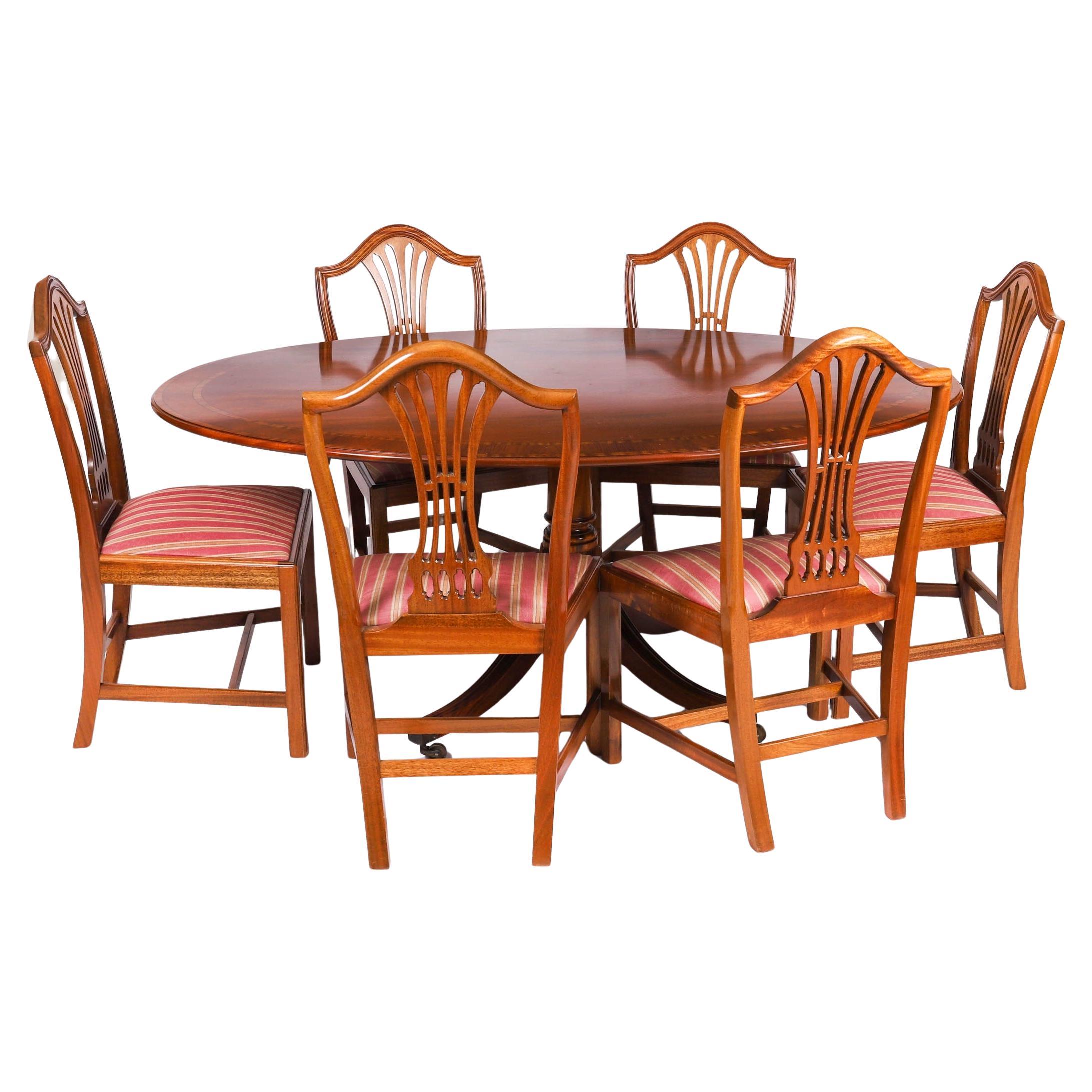 Vintage Oval Dining Table 
6 sheild back chairs by William Tillman 20th Century For Sale