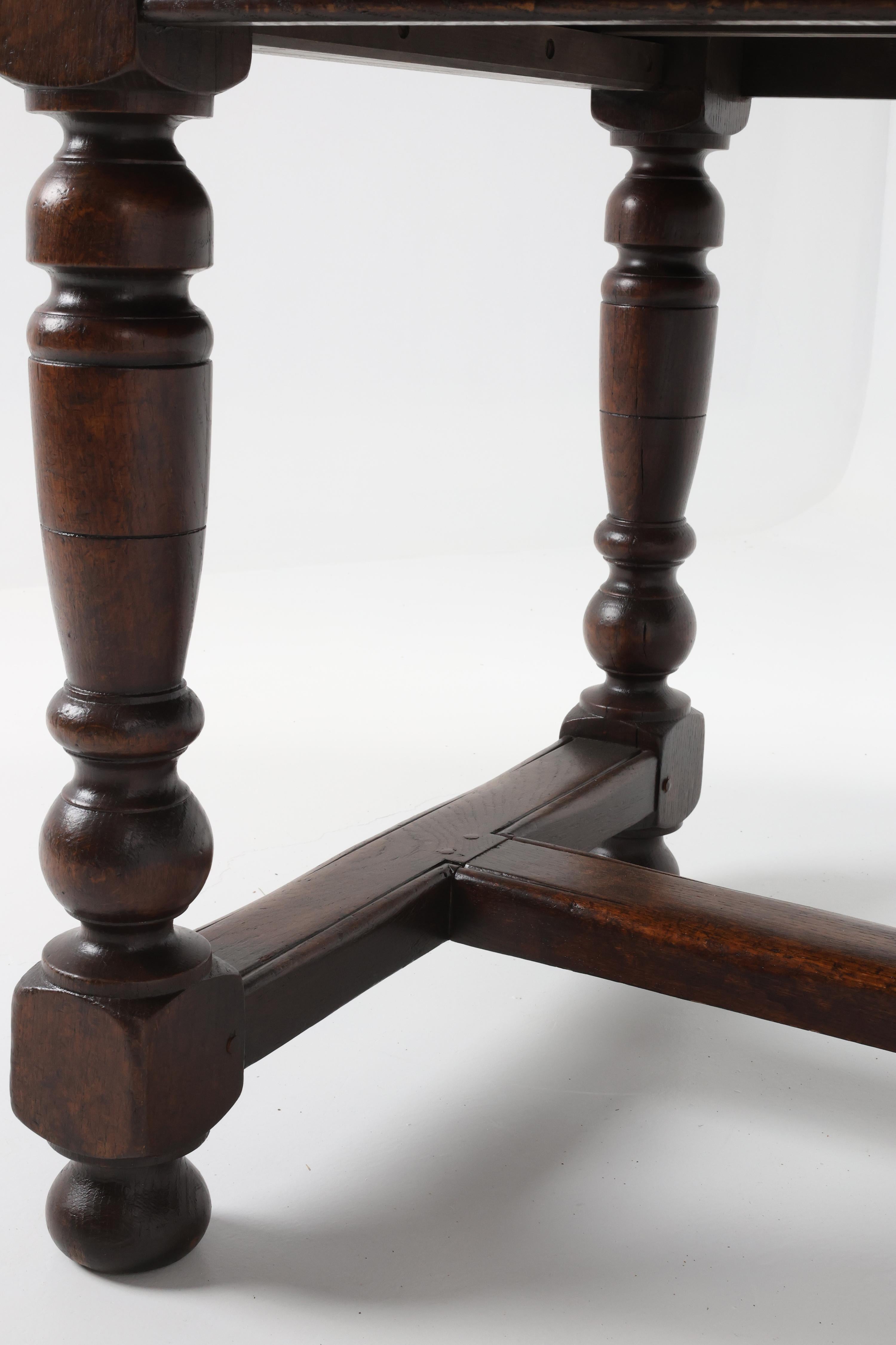Vintage Oval Dining Table, Early 20th Century For Sale 2