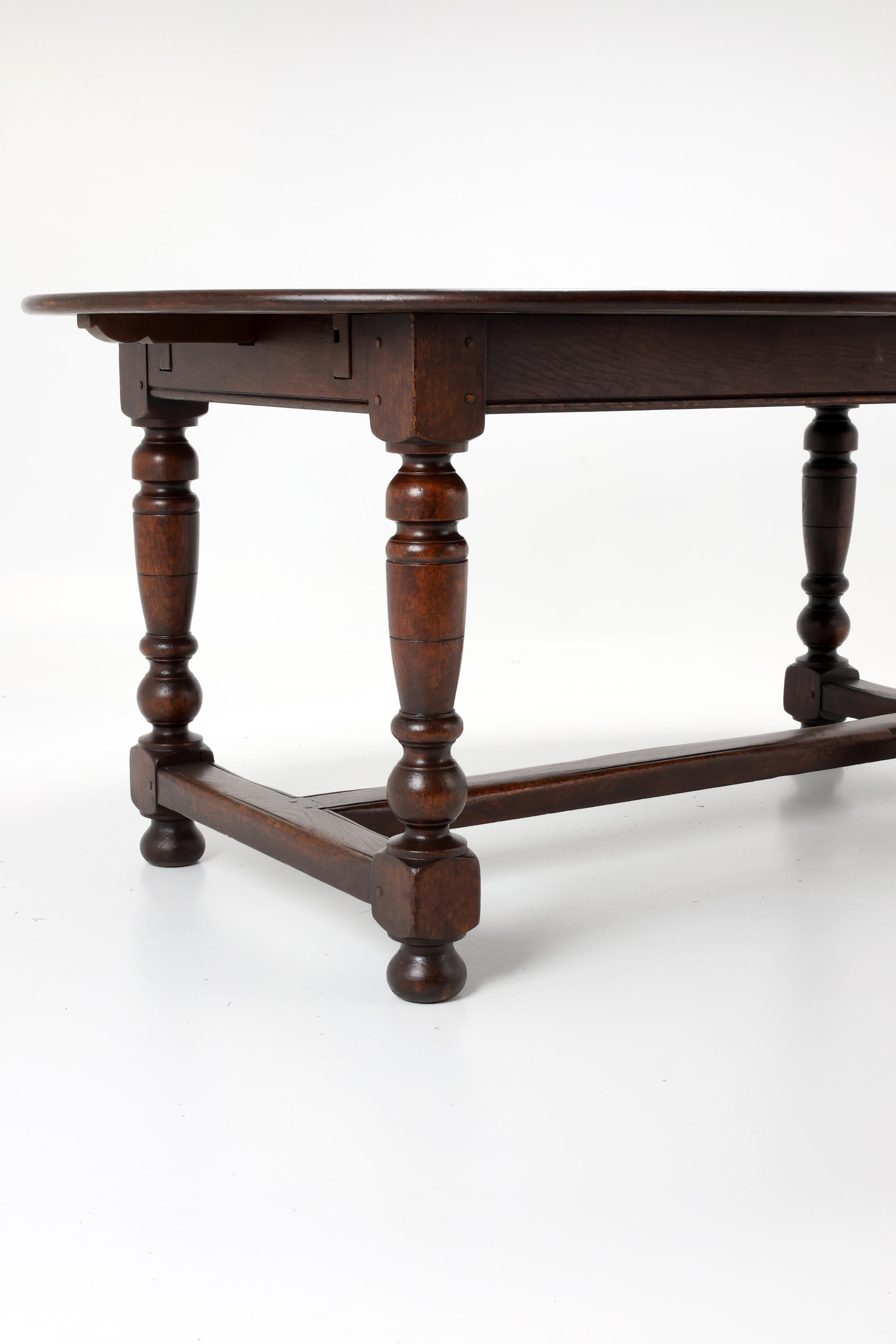 Vintage Oval Dining Table, Early 20th Century For Sale 3