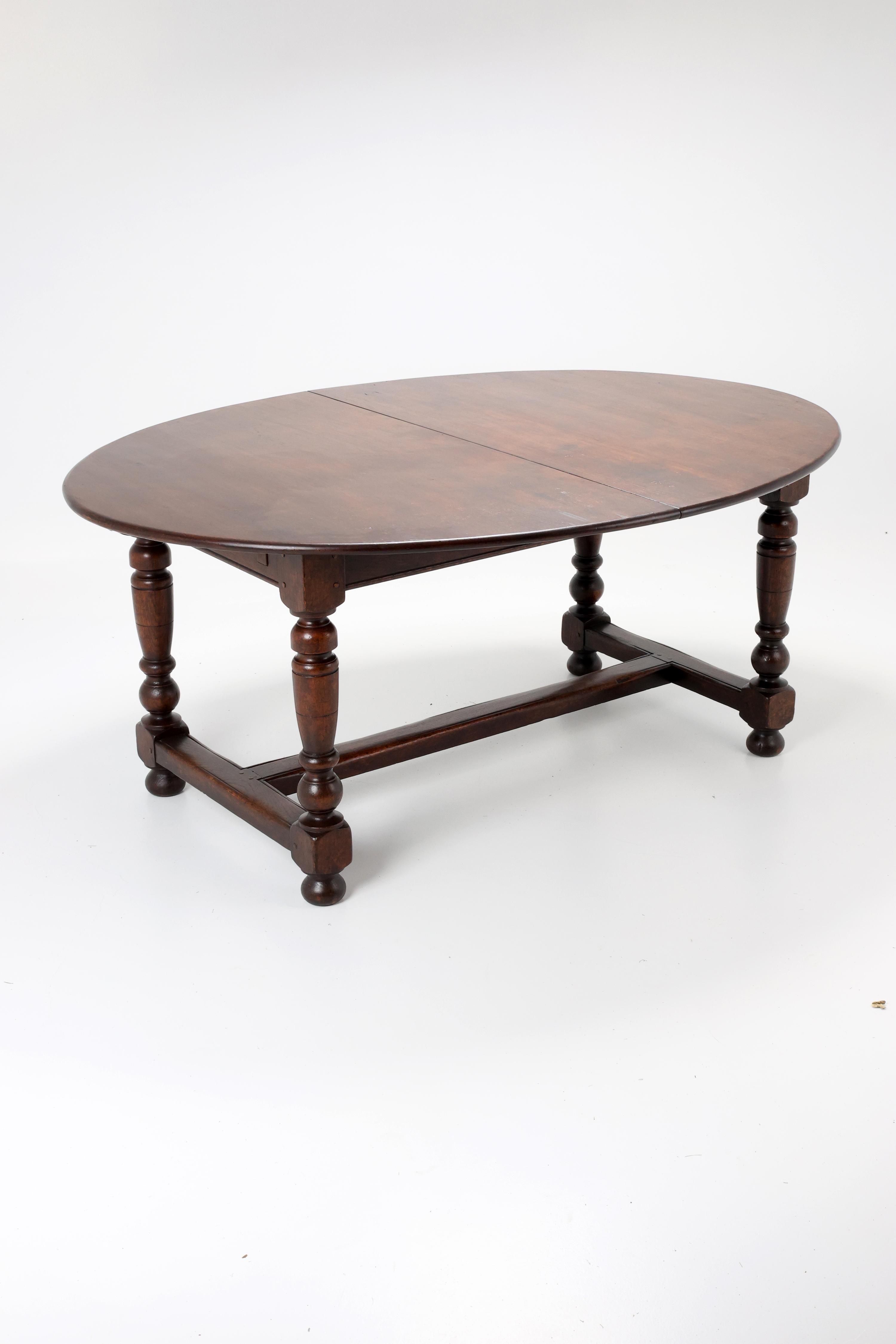 Vintage Oval Dining Table, Early 20th Century For Sale 4
