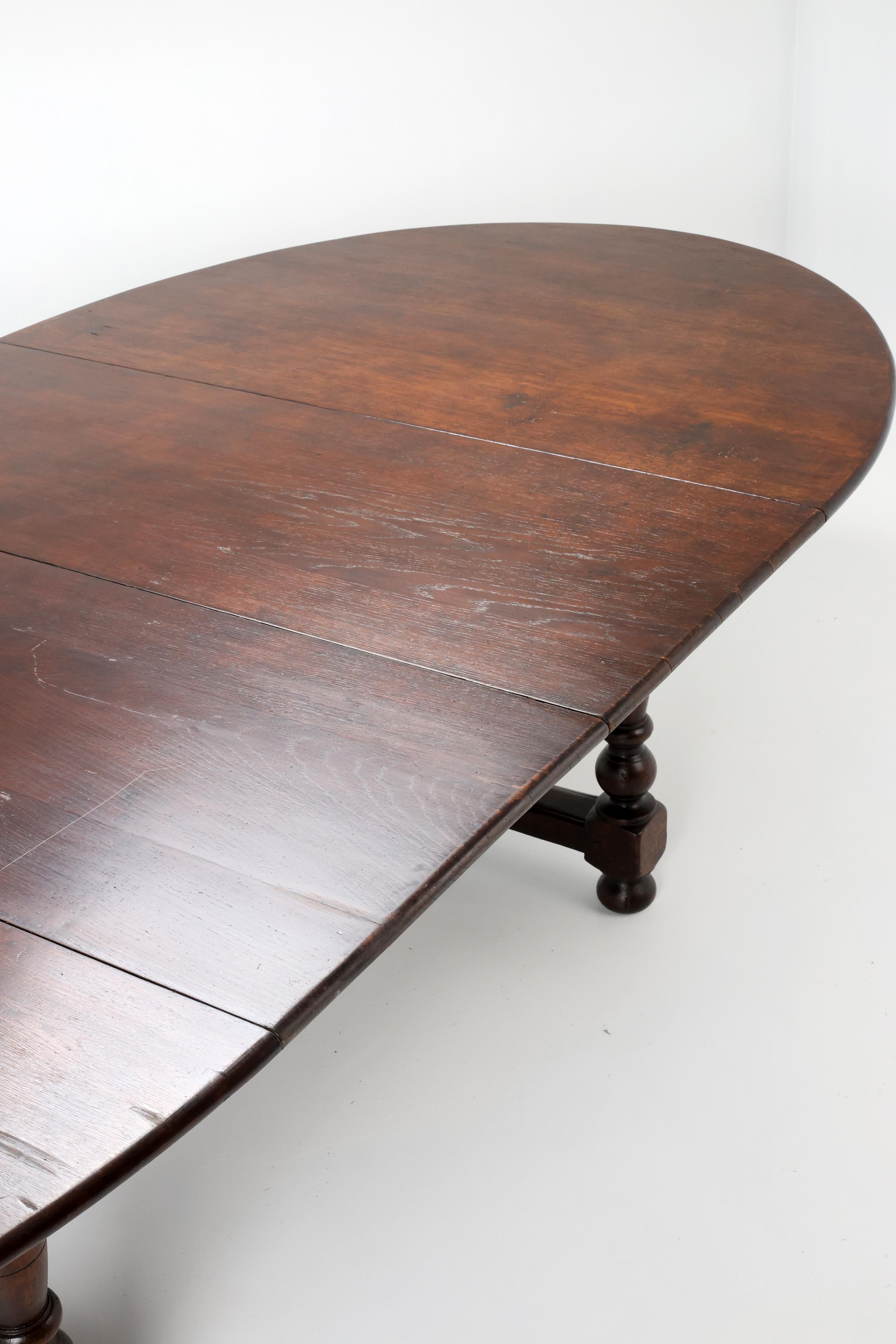 Vintage Oval Dining Table, Early 20th Century In Good Condition For Sale In Stahnsdorf, DE