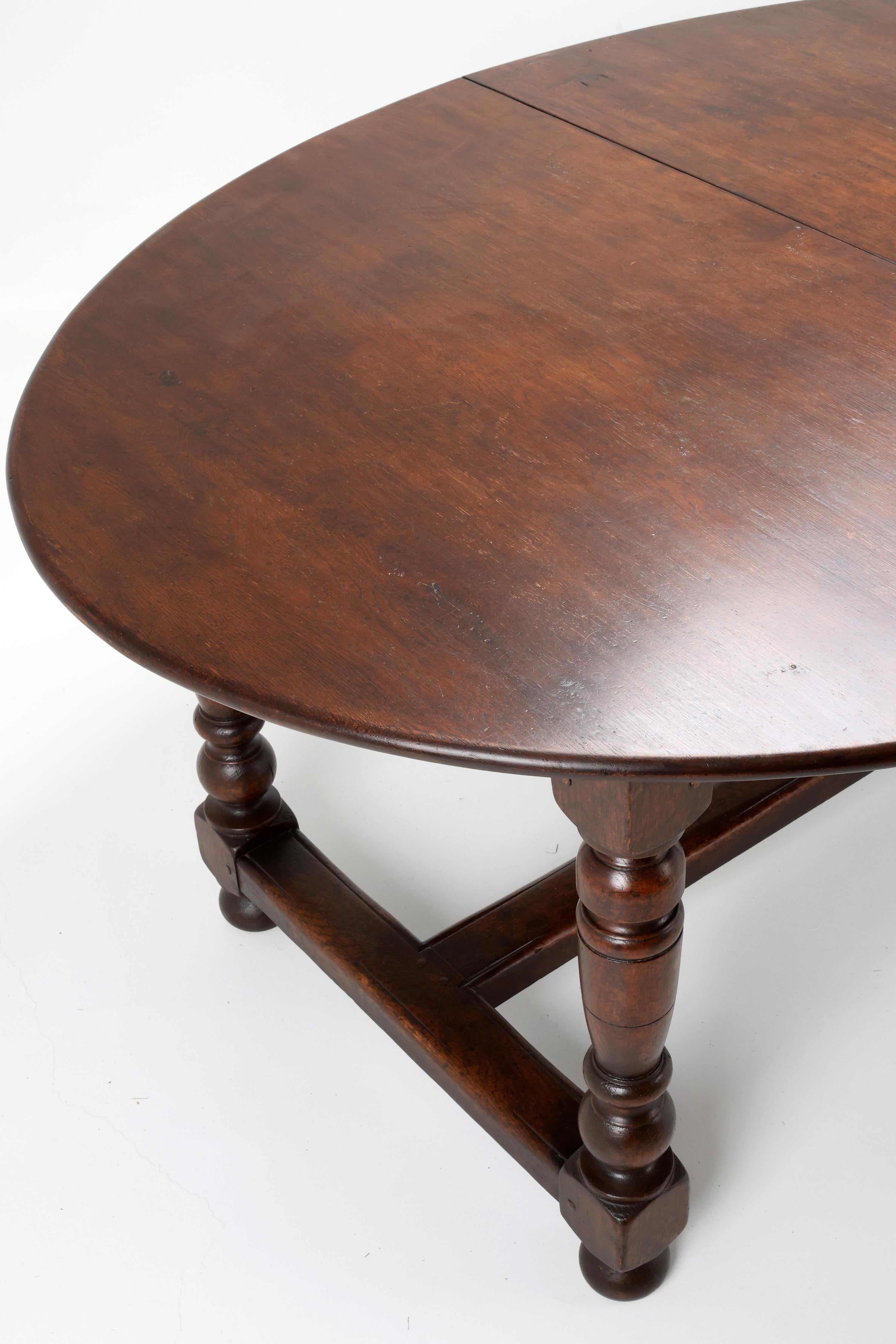 Oak Vintage Oval Dining Table, Early 20th Century For Sale