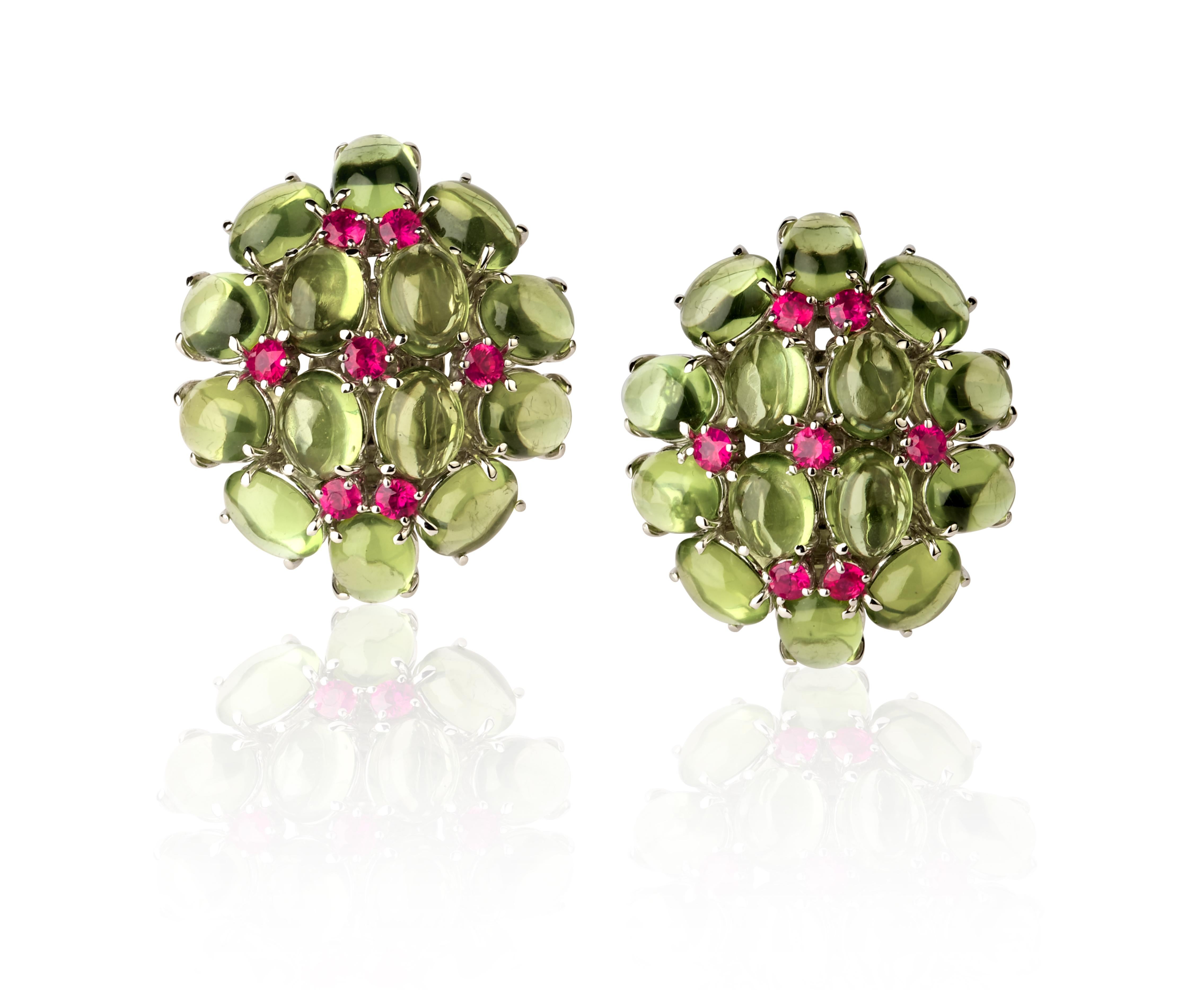 Vintage Oval Earrings From ANGELETTI PRIVATE COLLECTION White gold with Cabochon Peridots and Pink Sapphires.
The Earrings were manufactured in ‘60s in Italy by expert Goldsmith from Valenza.
The n. 14 Cabochon Peridot together n. 7 Pink Sapphires