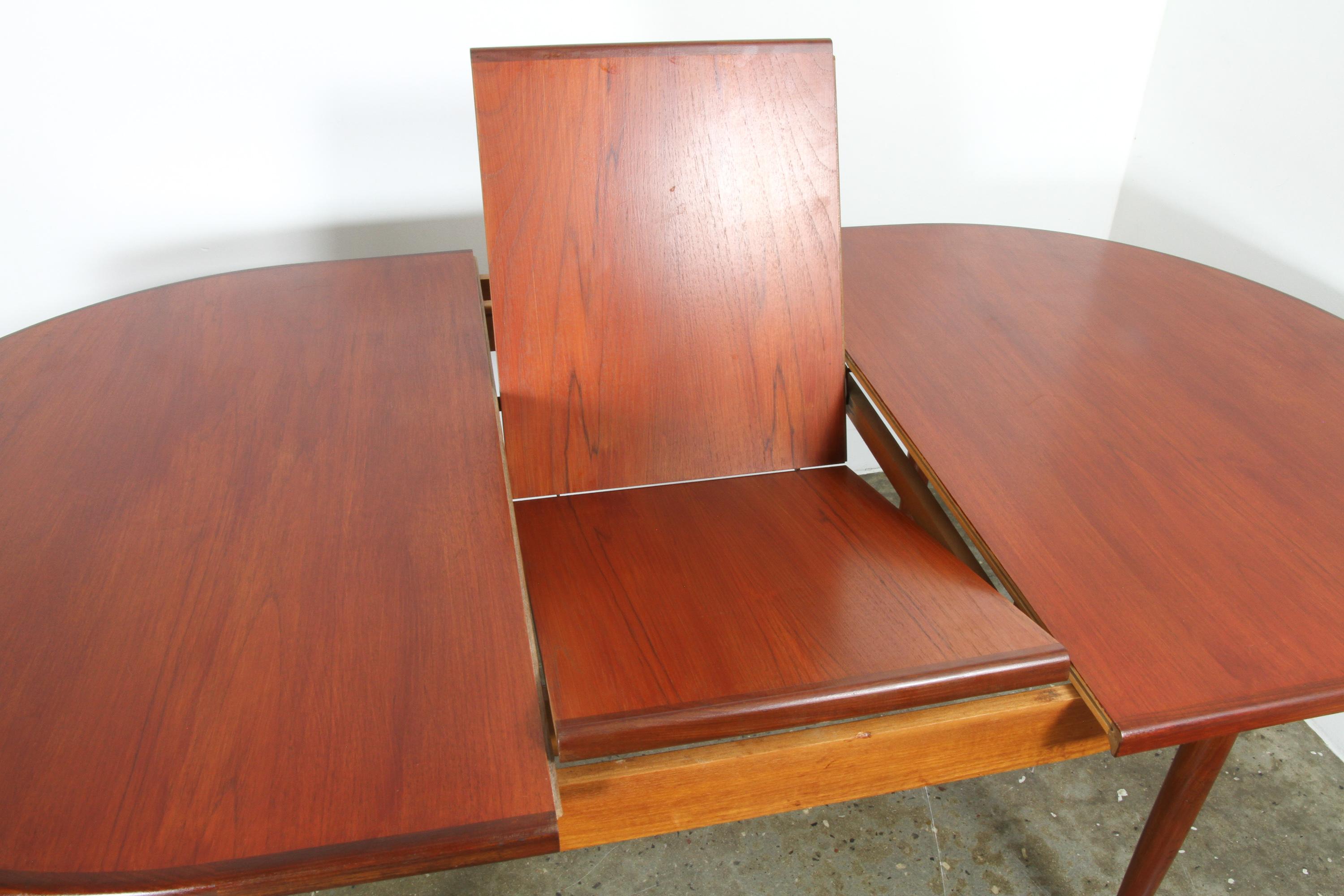 Vintage Oval Extendable Teak and Redwood Dining Table by G-Plan, 1960s 2