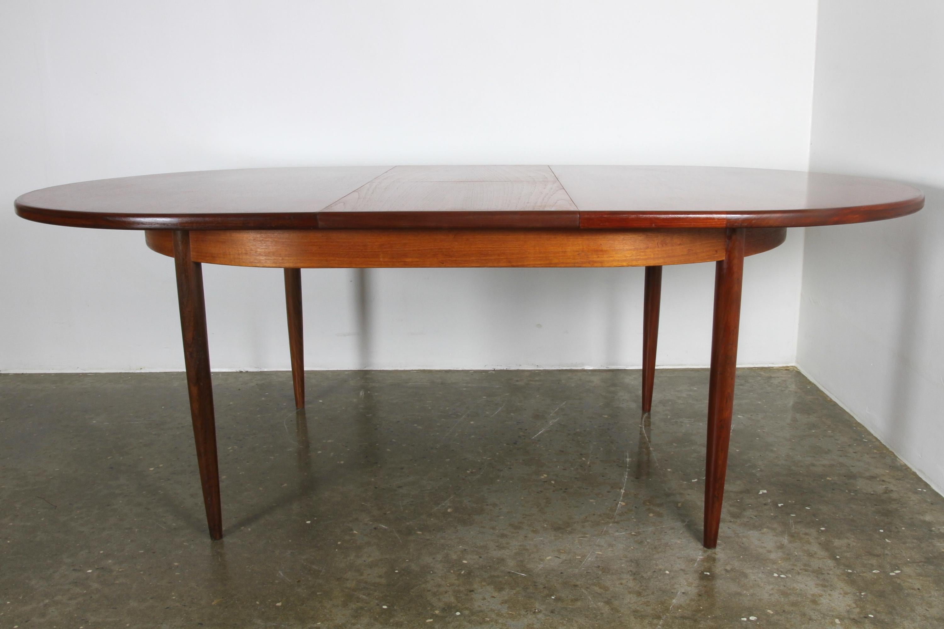 Vintage Oval Extendable Teak and Redwood Dining Table by G-Plan, 1960s 4