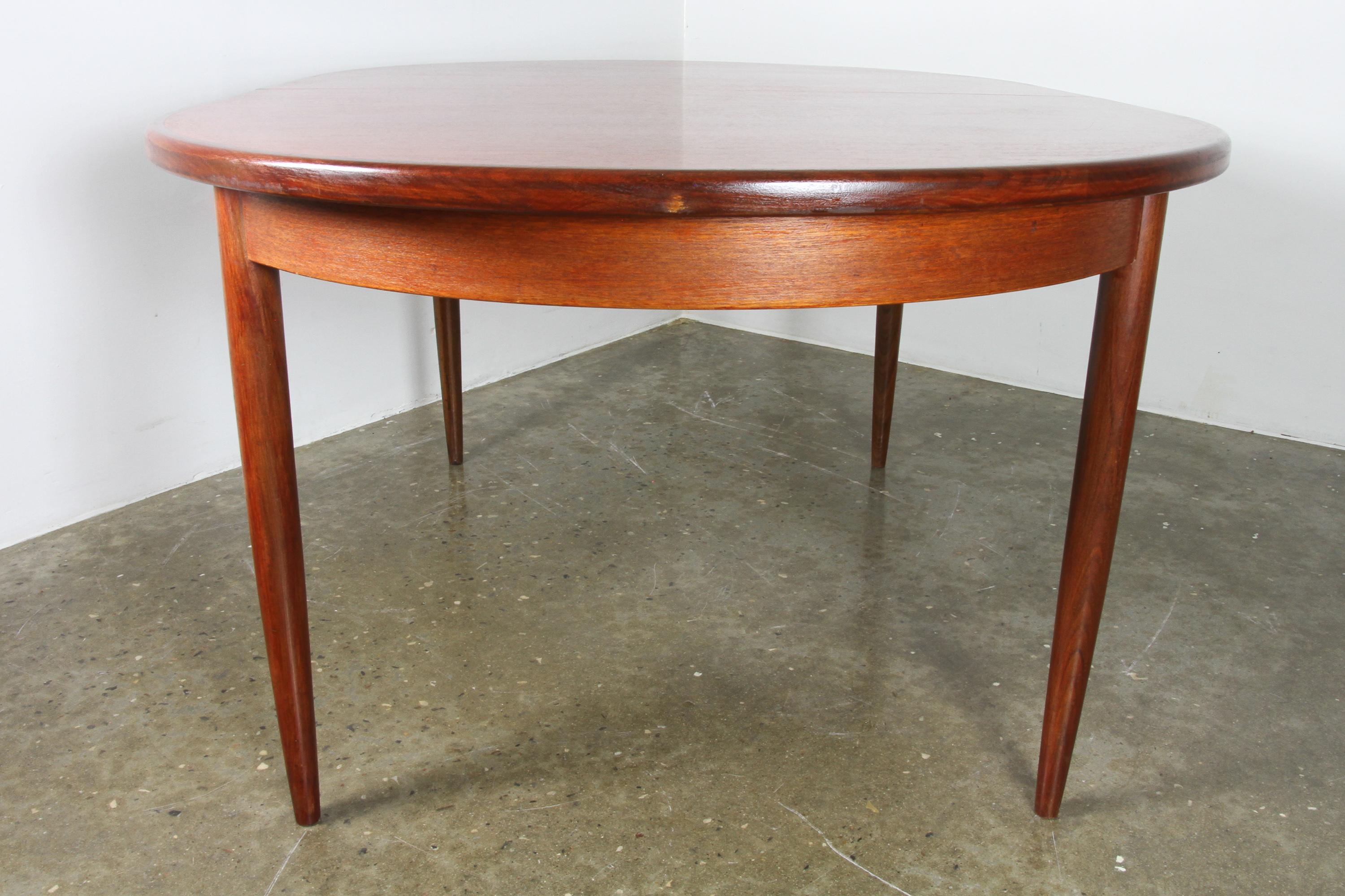Mid-20th Century Vintage Oval Extendable Teak and Redwood Dining Table by G-Plan, 1960s