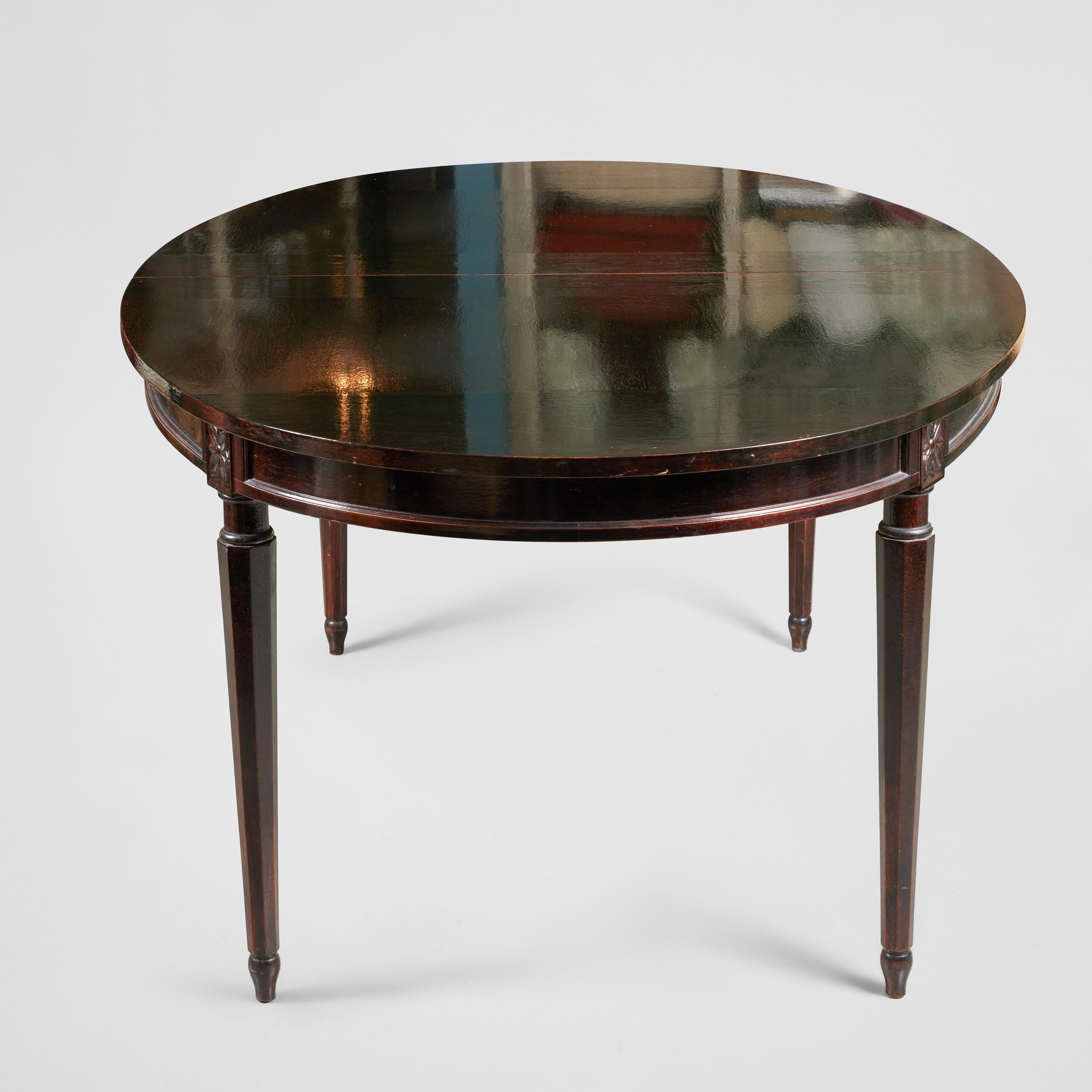 Vintage Oval Extension Dining Table In Good Condition In Pasadena, CA