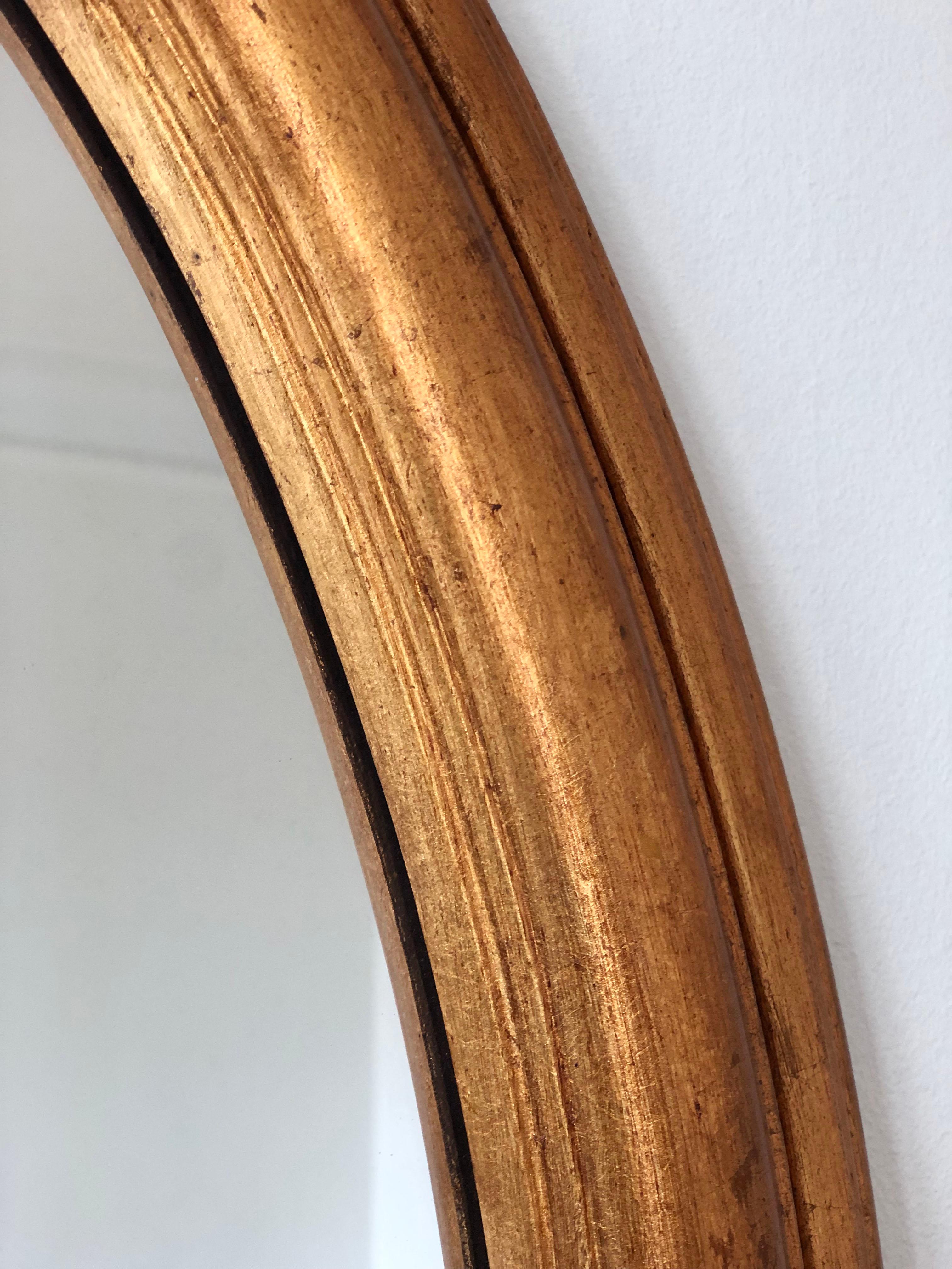 Miroir ovale vintage en bois doré Belgique Bon état - En vente à Sakskøbing, DK