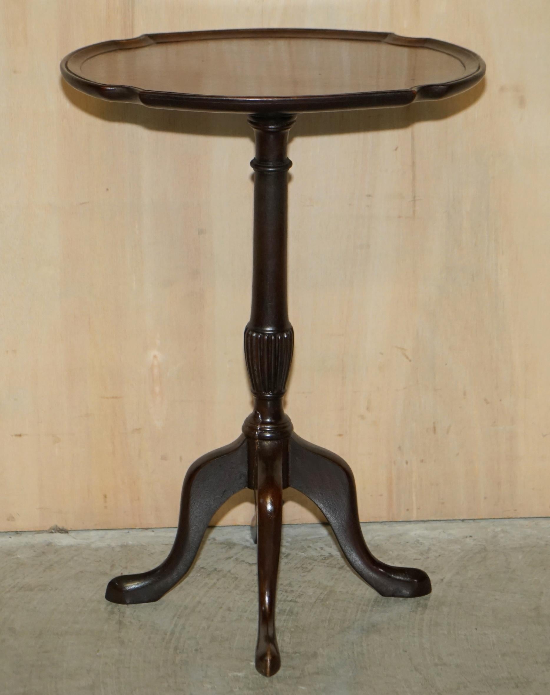 Victorian VINTAGE OVAL HARDWOOD CARVED LEGS PIE CRUST EDGE QUAD LAMP SiDE END WINE TABLE For Sale