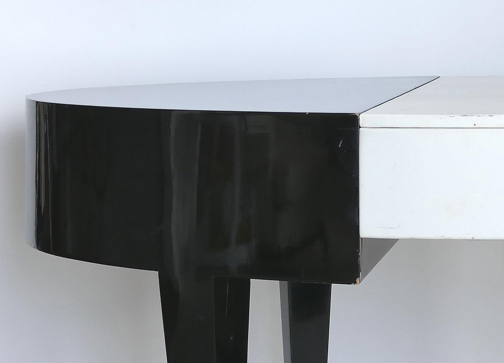 Ovaler lackierter Waschtisch oder Schreibtisch im Vintage-Stil mit Lederplatte im Angebot 3