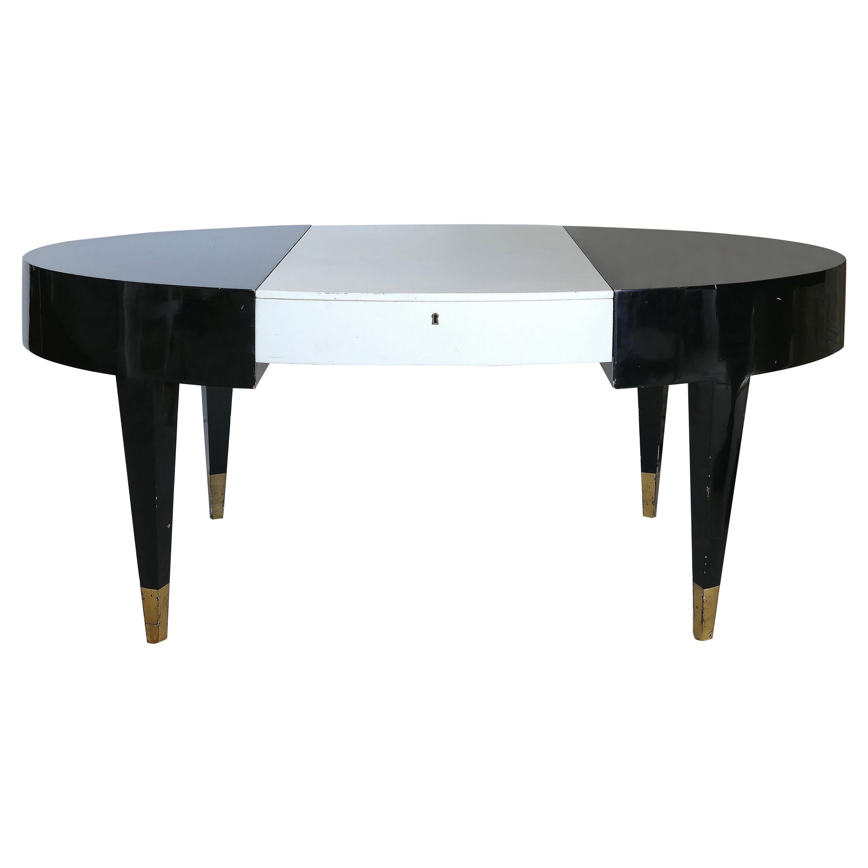 Vieille table de coiffeuse ou bureau ovale laqué avec panneau en cuir