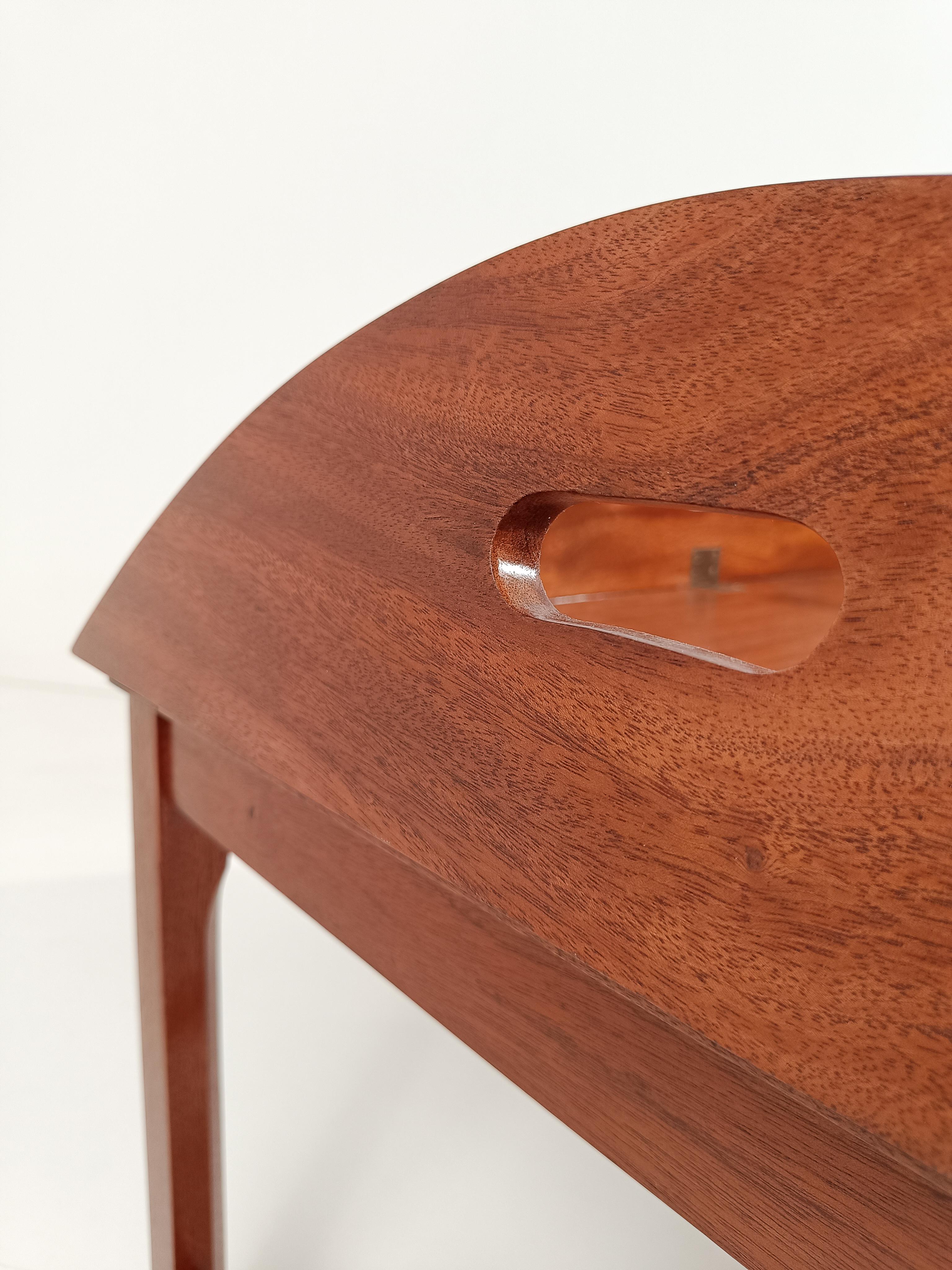 Vintage Oval Mahogany Butler's Coffee Tray Table in Georgian-style, Circa 1960s 5