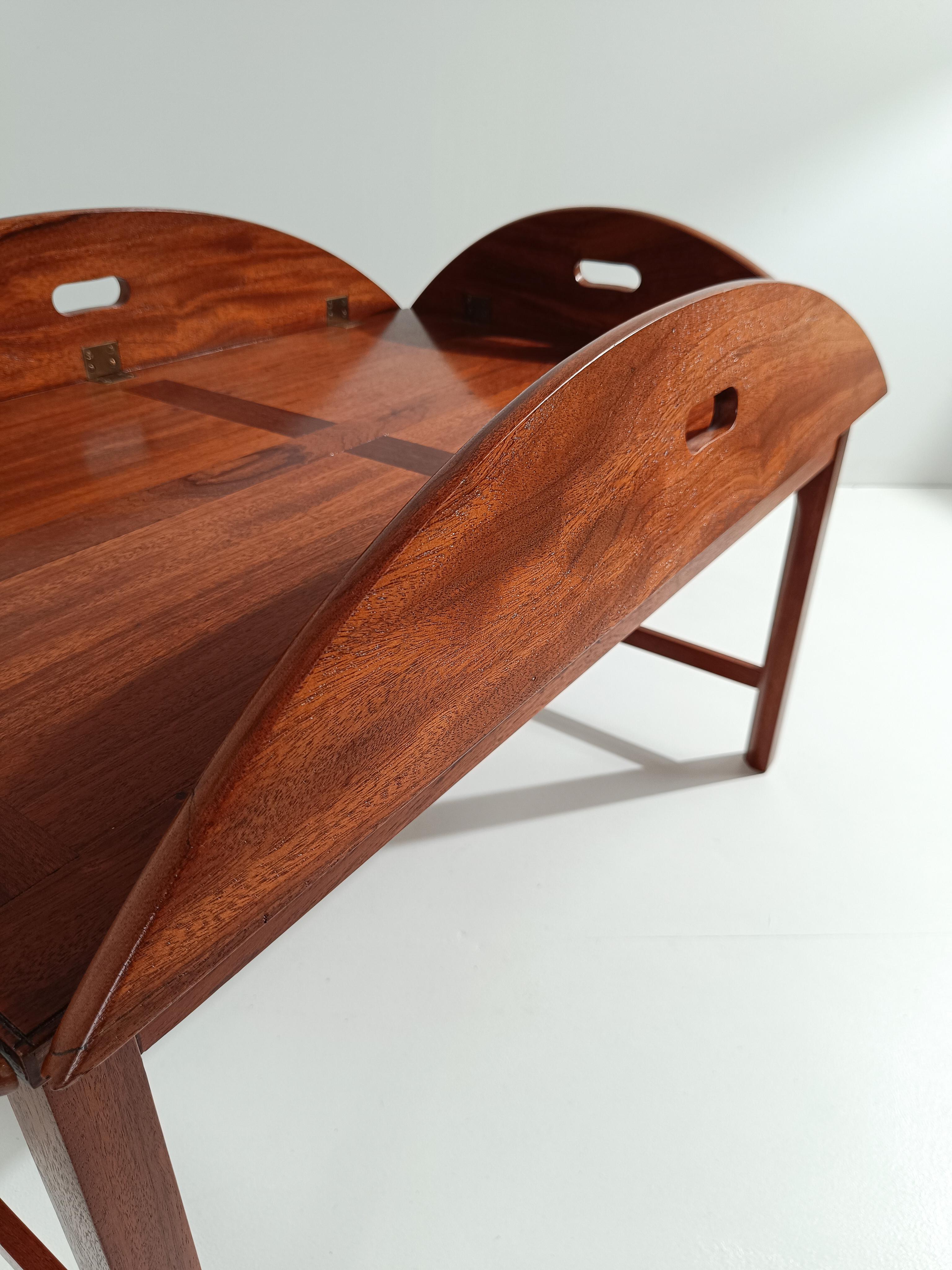 Vintage Oval Mahogany Butler's Coffee Tray Table in Georgian-style, Circa 1960s For Sale 9