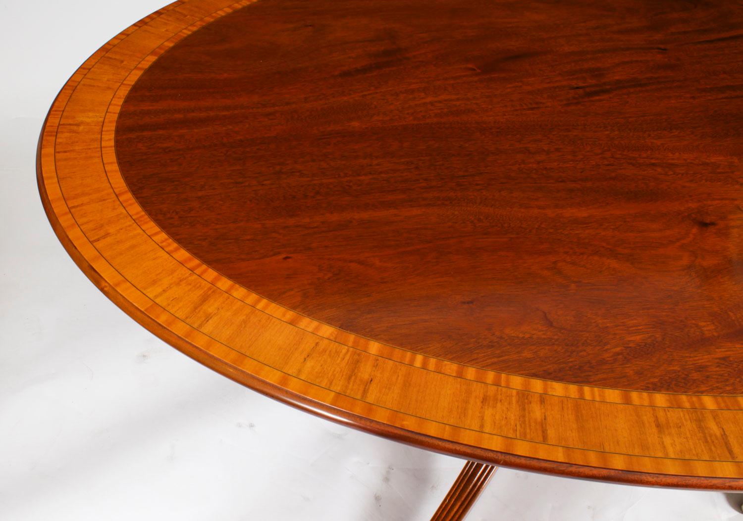 Vintage Oval Mahogany Tilt Top Dining Table by William Tillman 20th Century In Good Condition In London, GB