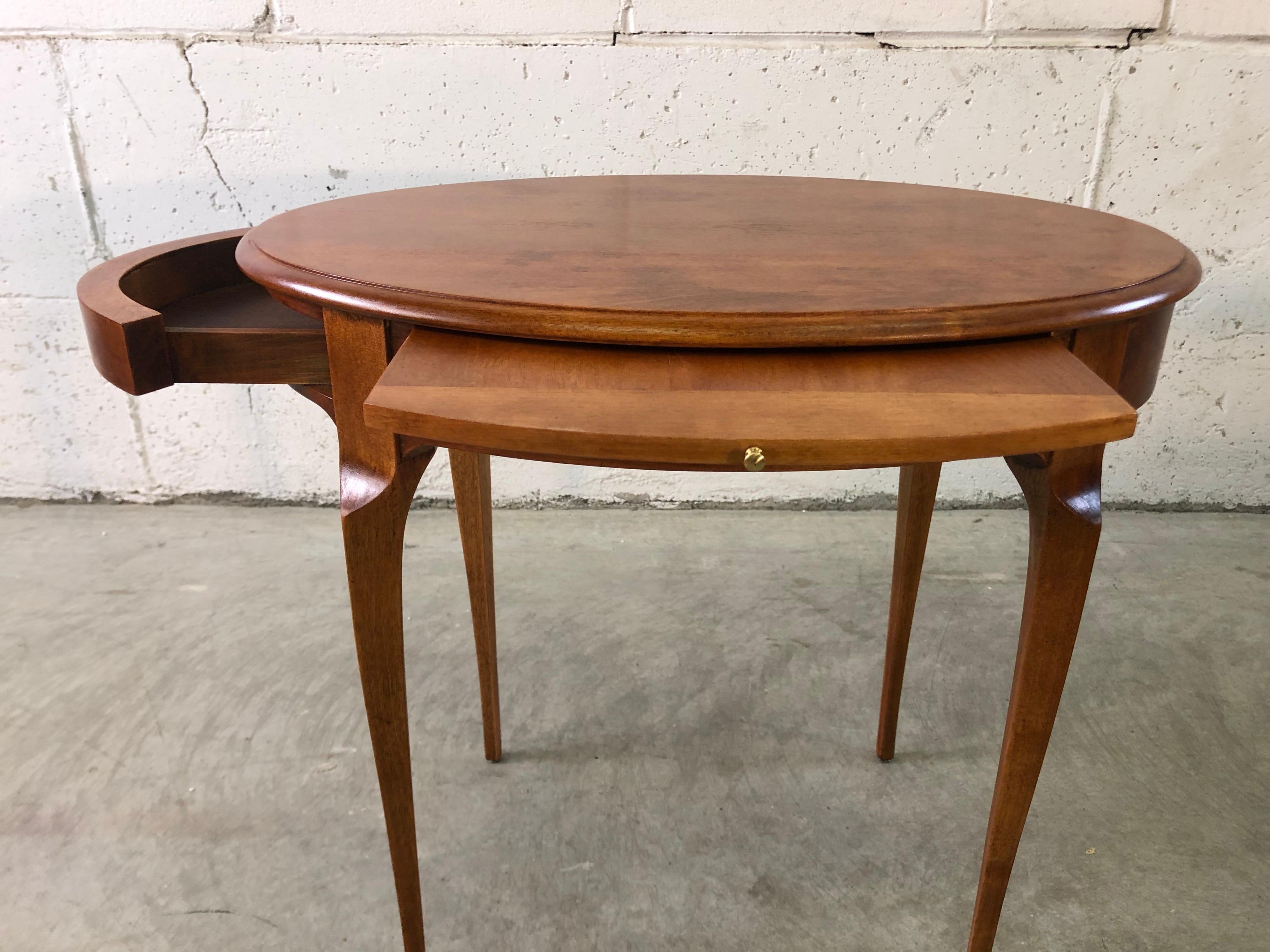 Vintage Oval Maple Wood Side Table In Good Condition For Sale In Amherst, NH