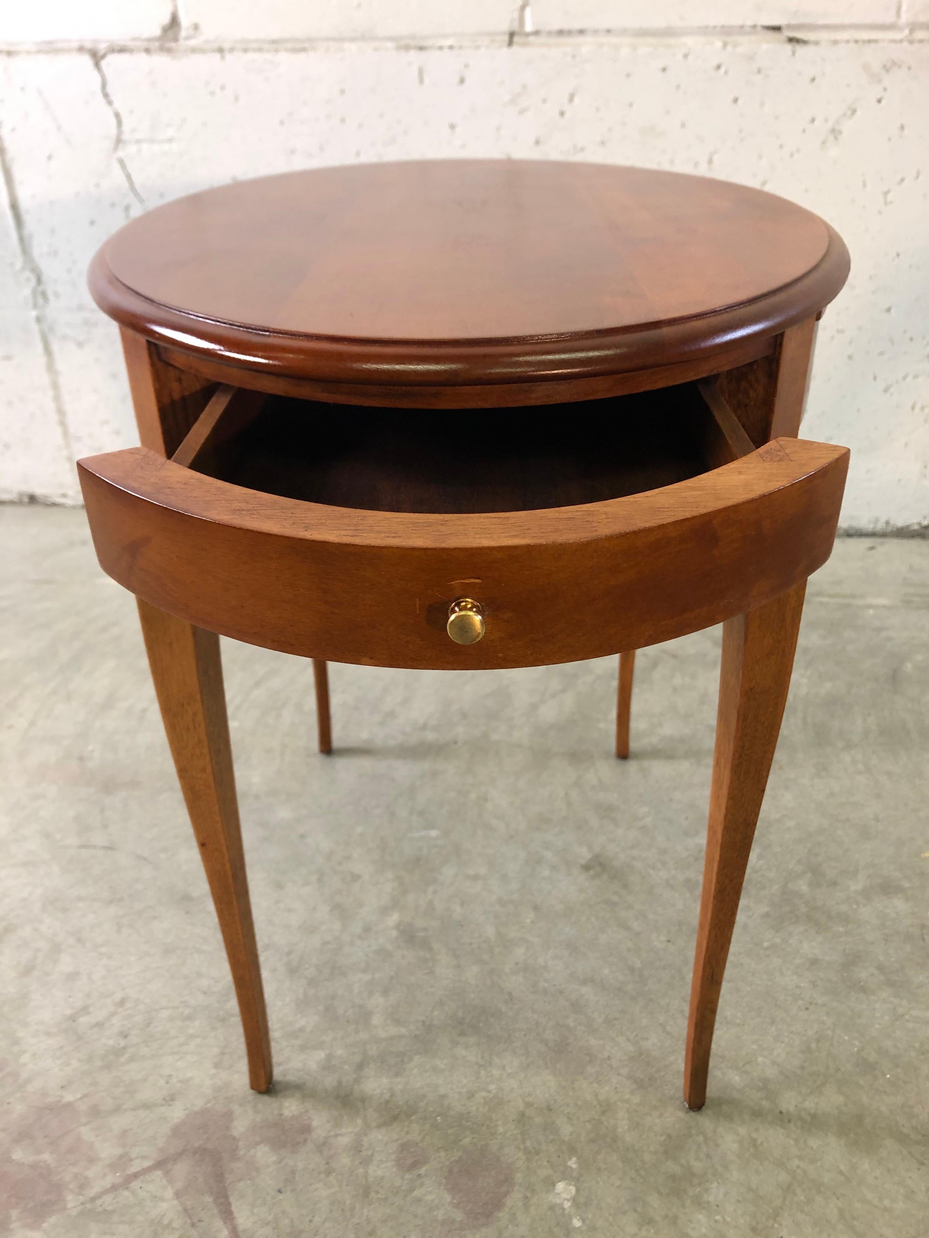 20th Century Vintage Oval Maple Wood Side Table For Sale