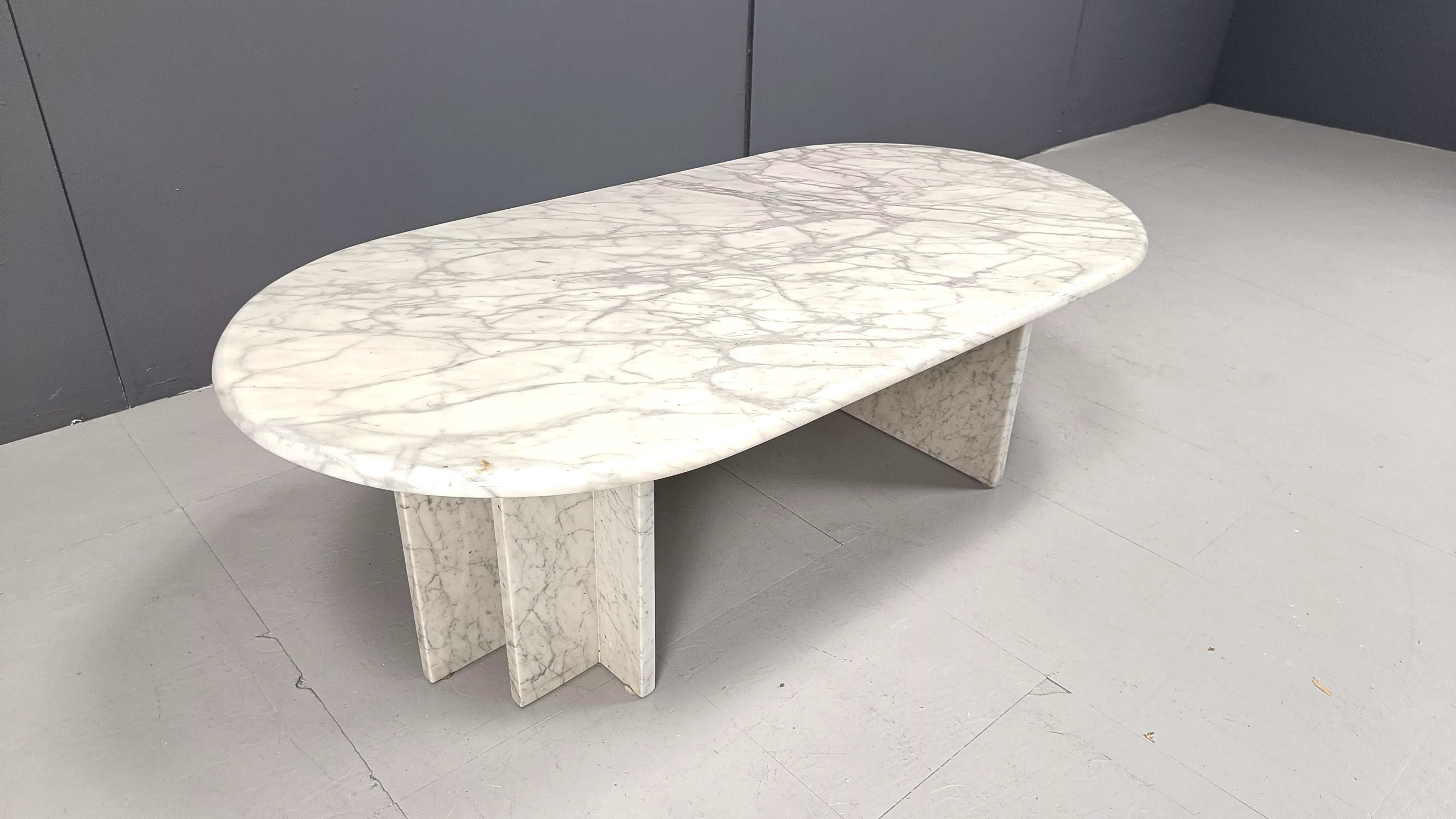 Italian Vintage oval marble coffee table, 1970s