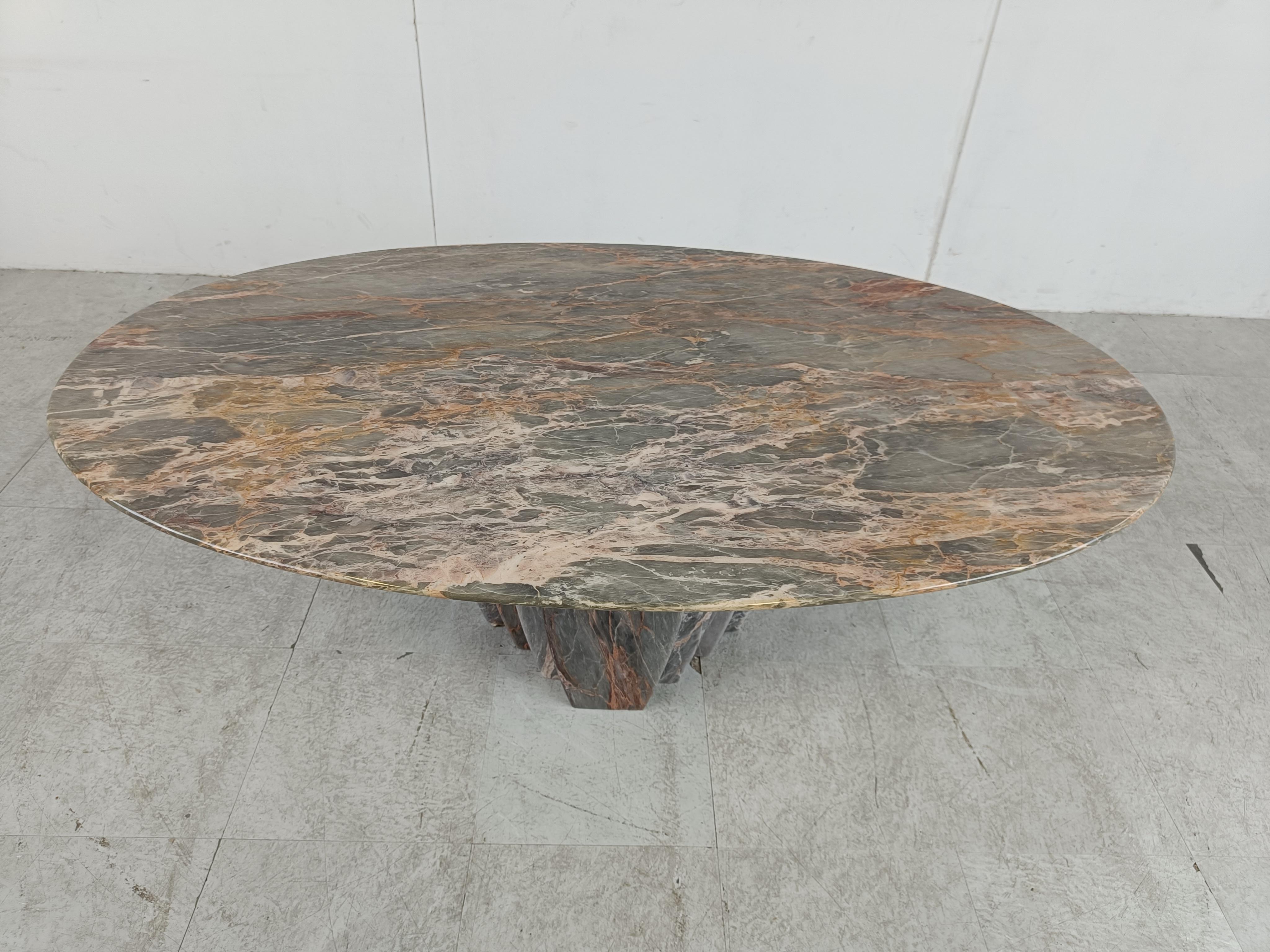 Vintage oval marble coffee table, 1970s In Good Condition In Leuven, Vlaams Gewest