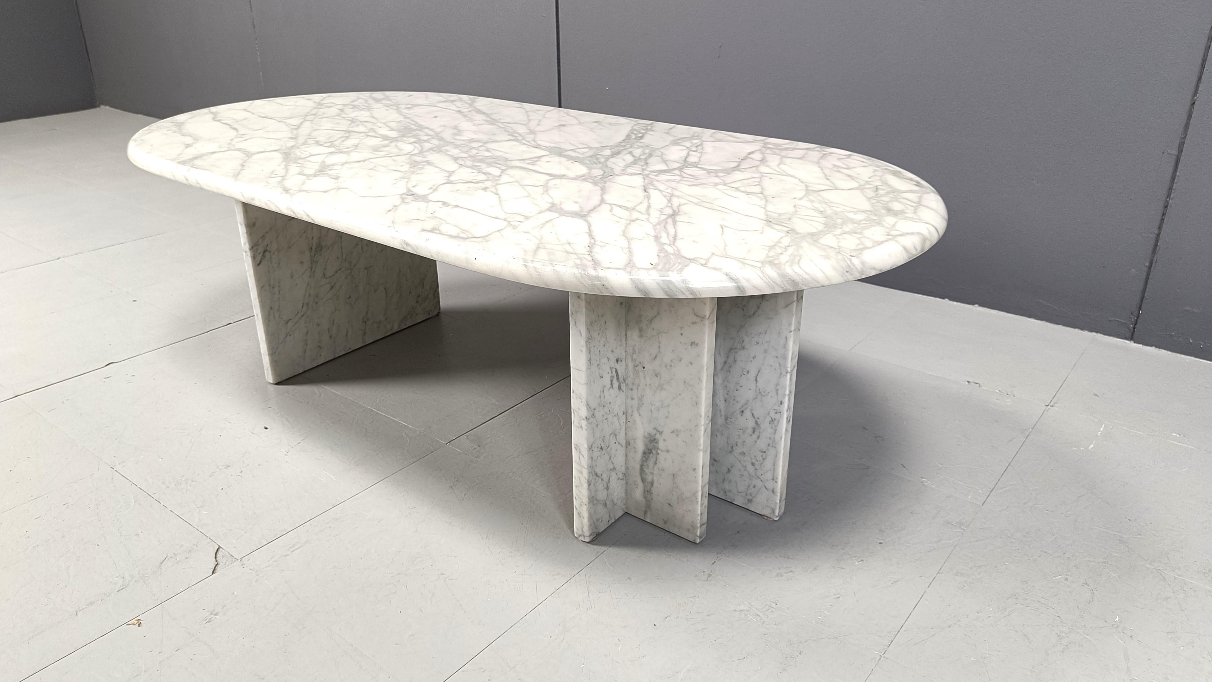 Late 20th Century Vintage oval marble coffee table, 1970s
