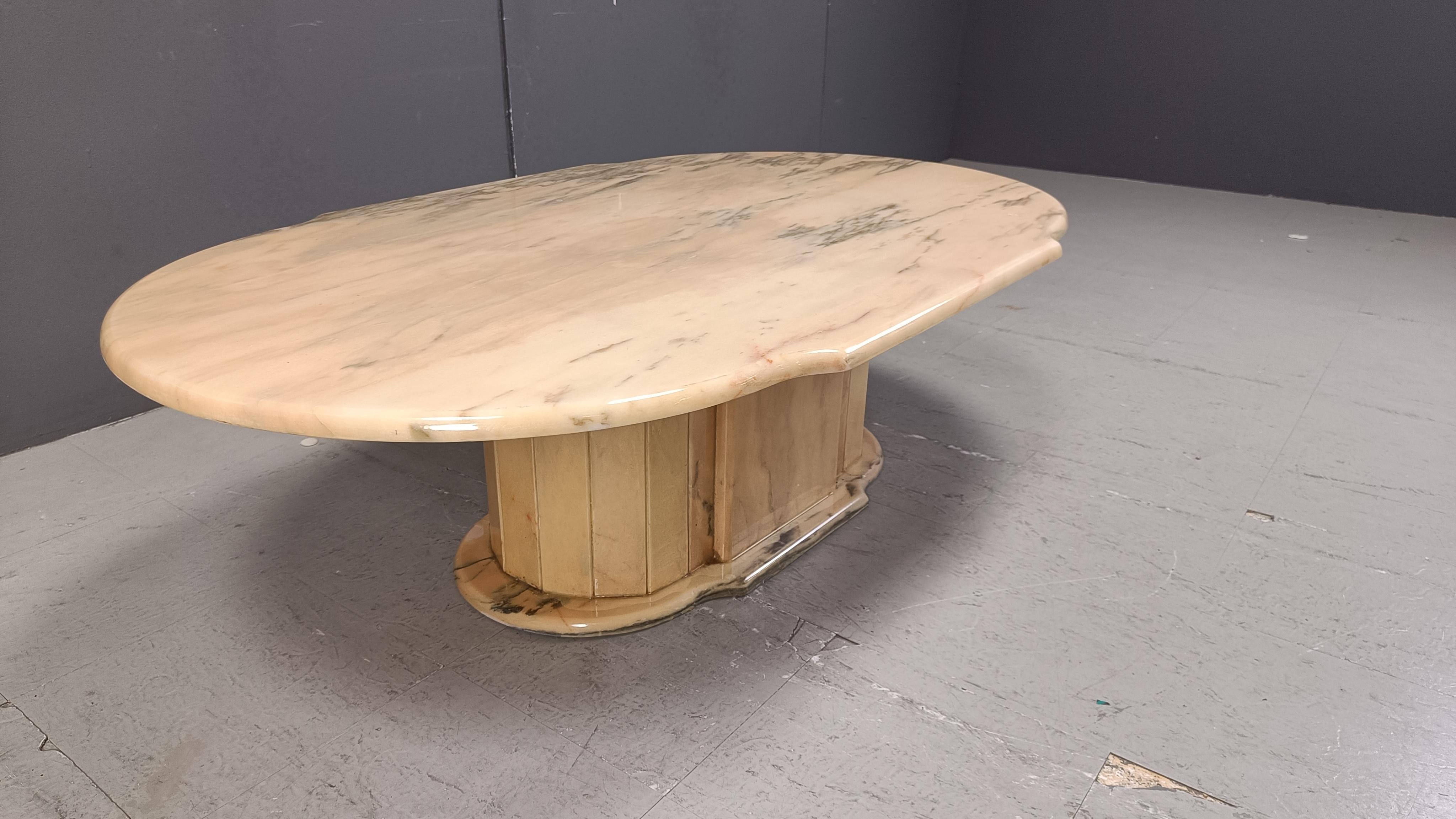 Vintage-Couchtisch aus ovalem Marmor, 1970er-Jahre im Angebot 3