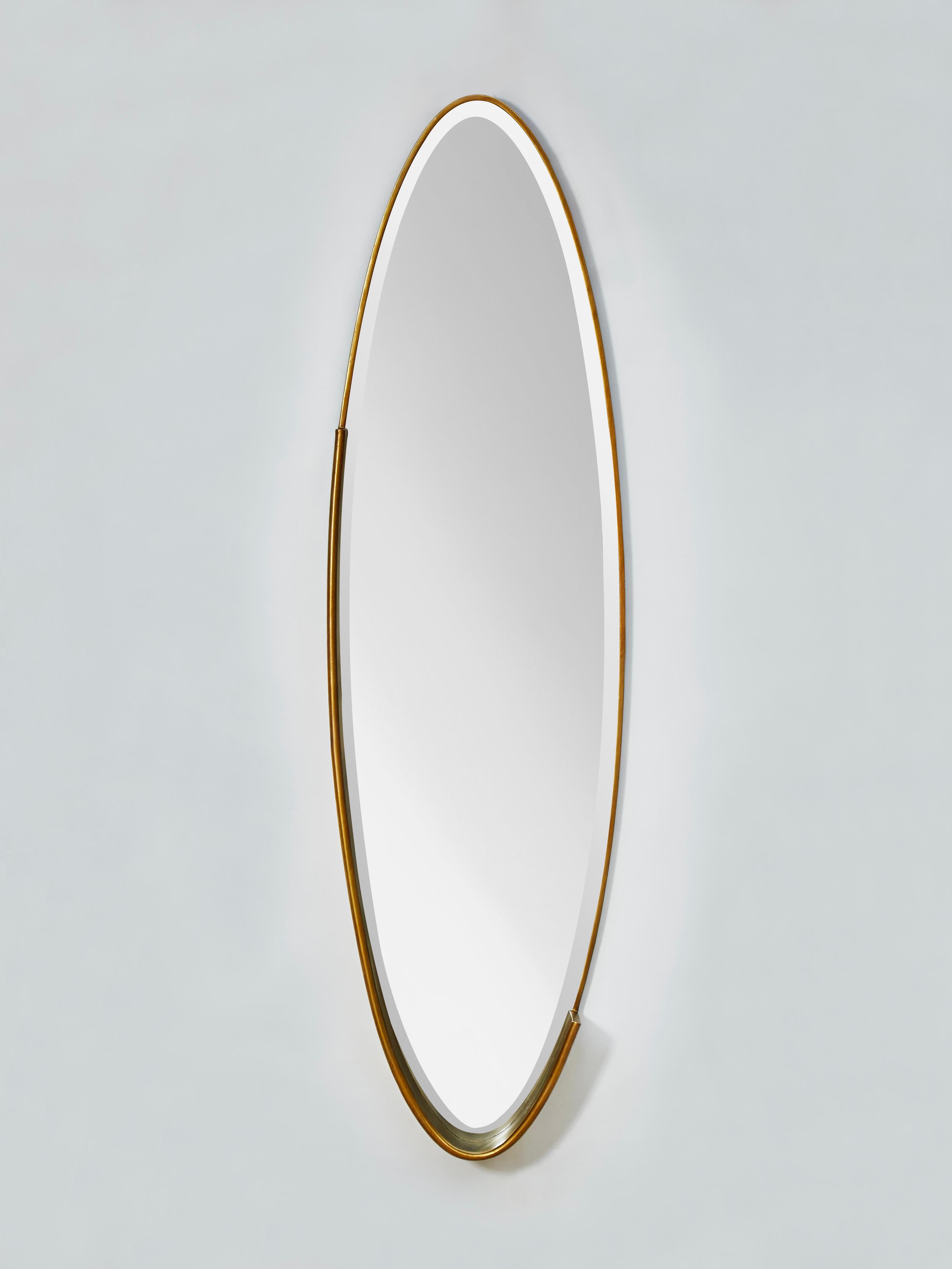 Oval shaped vintage mirror with gilt metal frame.
France, 1980s.