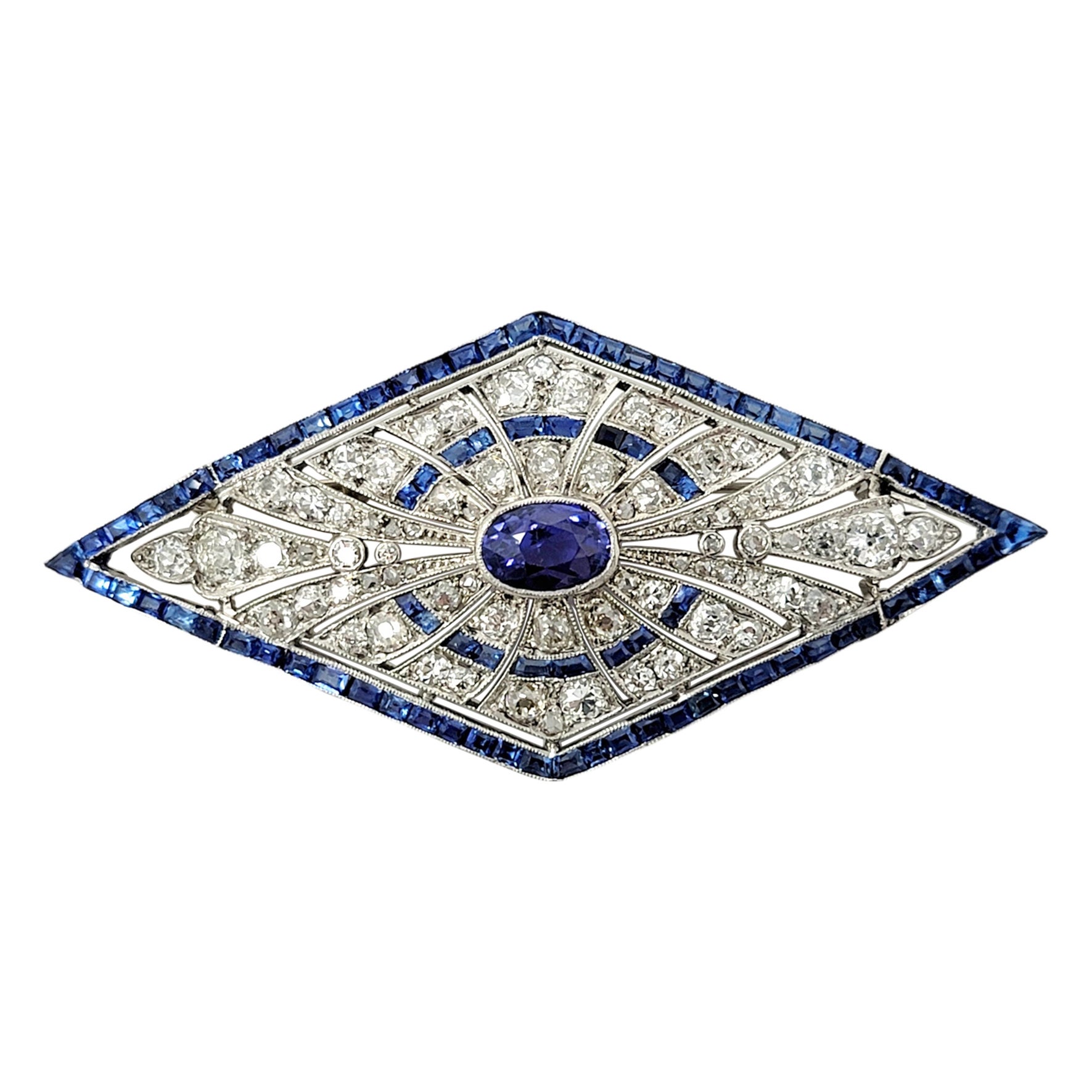 Brosche aus Platin mit ovalem, gemischtem Saphir und Diamant im Vintage-Schliff in Platin mit insgesamt 8,20 Karat